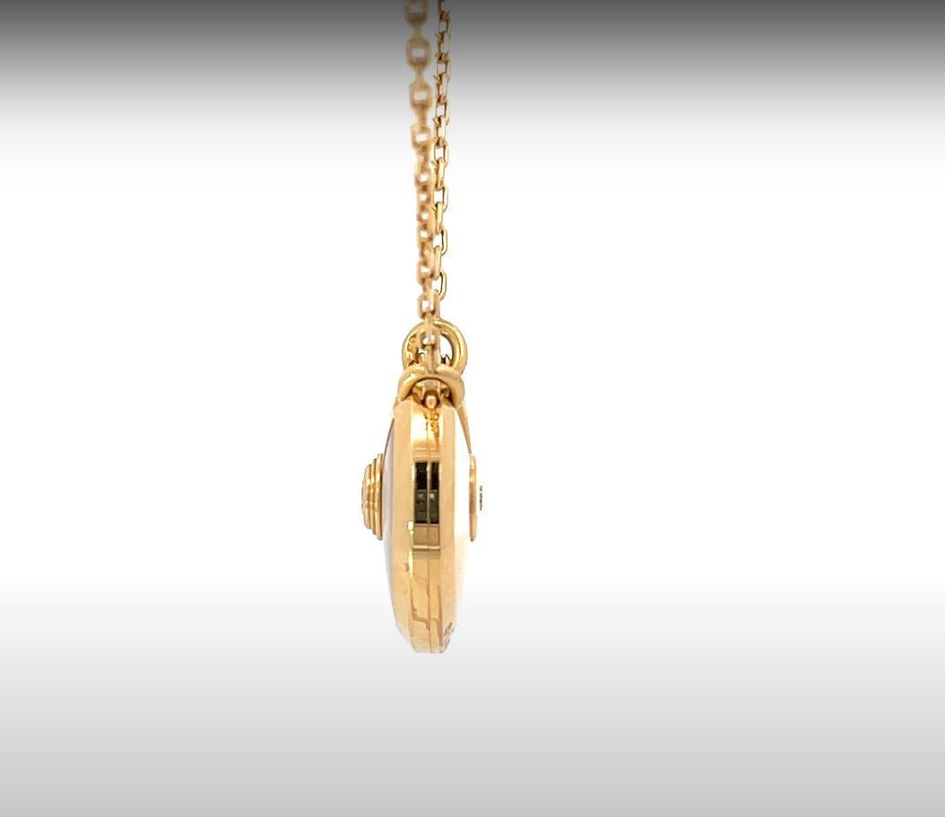 Cartier Halskette mit Anhänger aus 18 Karat Gelbgold mit rundem Diamanten im Brillantschliff (Art déco)