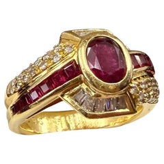 Anillo de cóctel Cartier de oro amarillo de 18 quilates con rubíes y diamantes Años 80