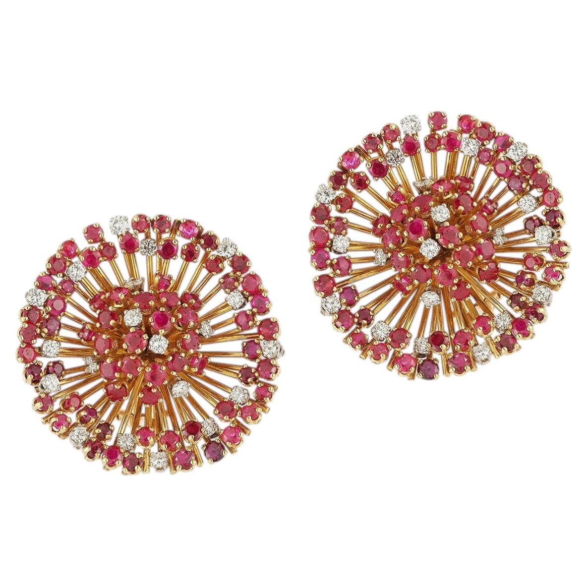 Boucles d'oreilles Cartier en forme d'étoile avec rubis et diamants en vente