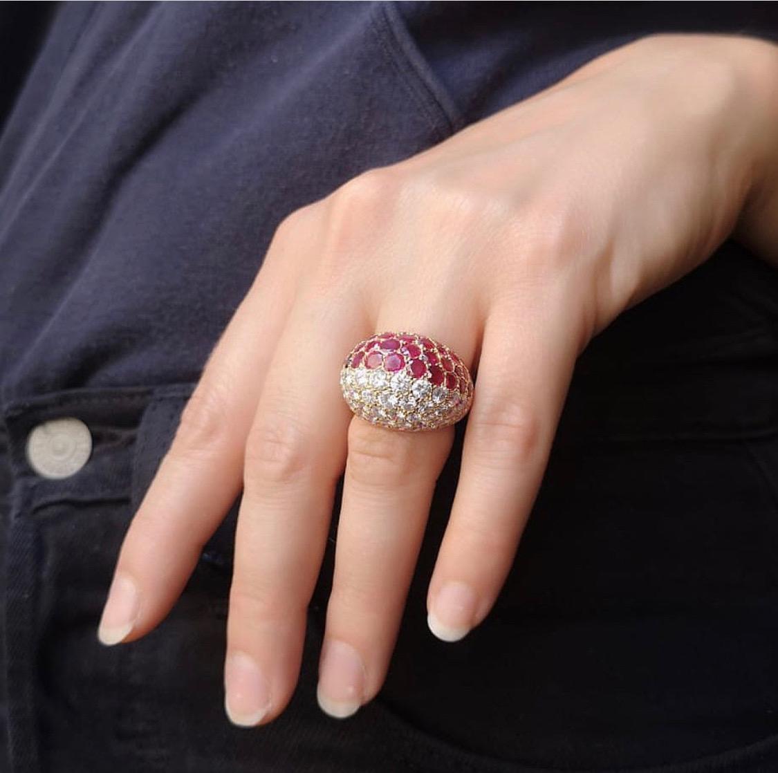 Anillo Cartier Rubí Diamante Bombe Oro Corte redondo en venta