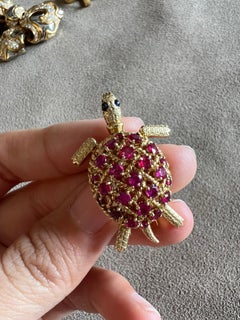 Cartier Ruby Turtle Brooch in Yellow Gold, circa 1980s