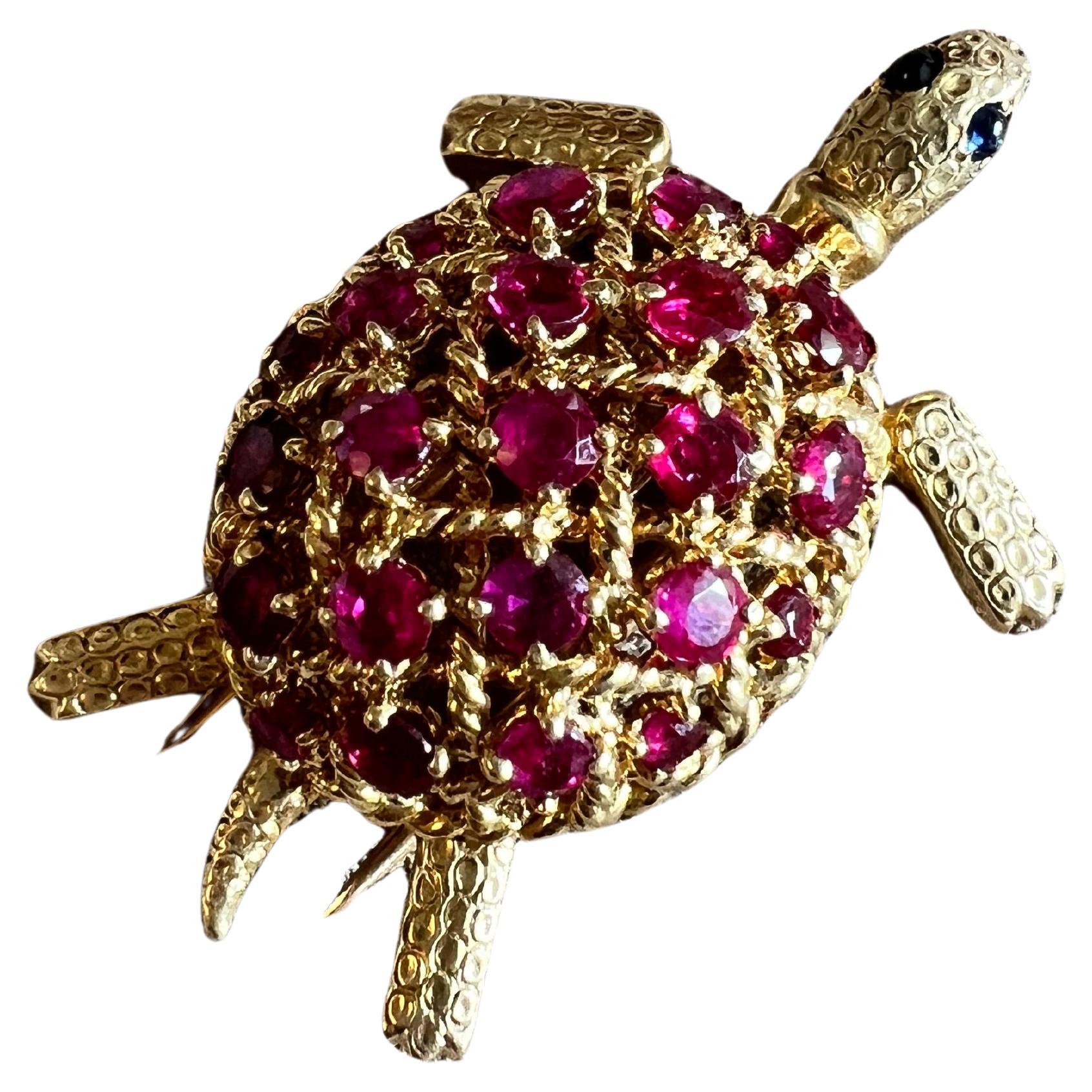 Cartier Ruby Turtle Brooch in Yellow Gold, circa 1980s