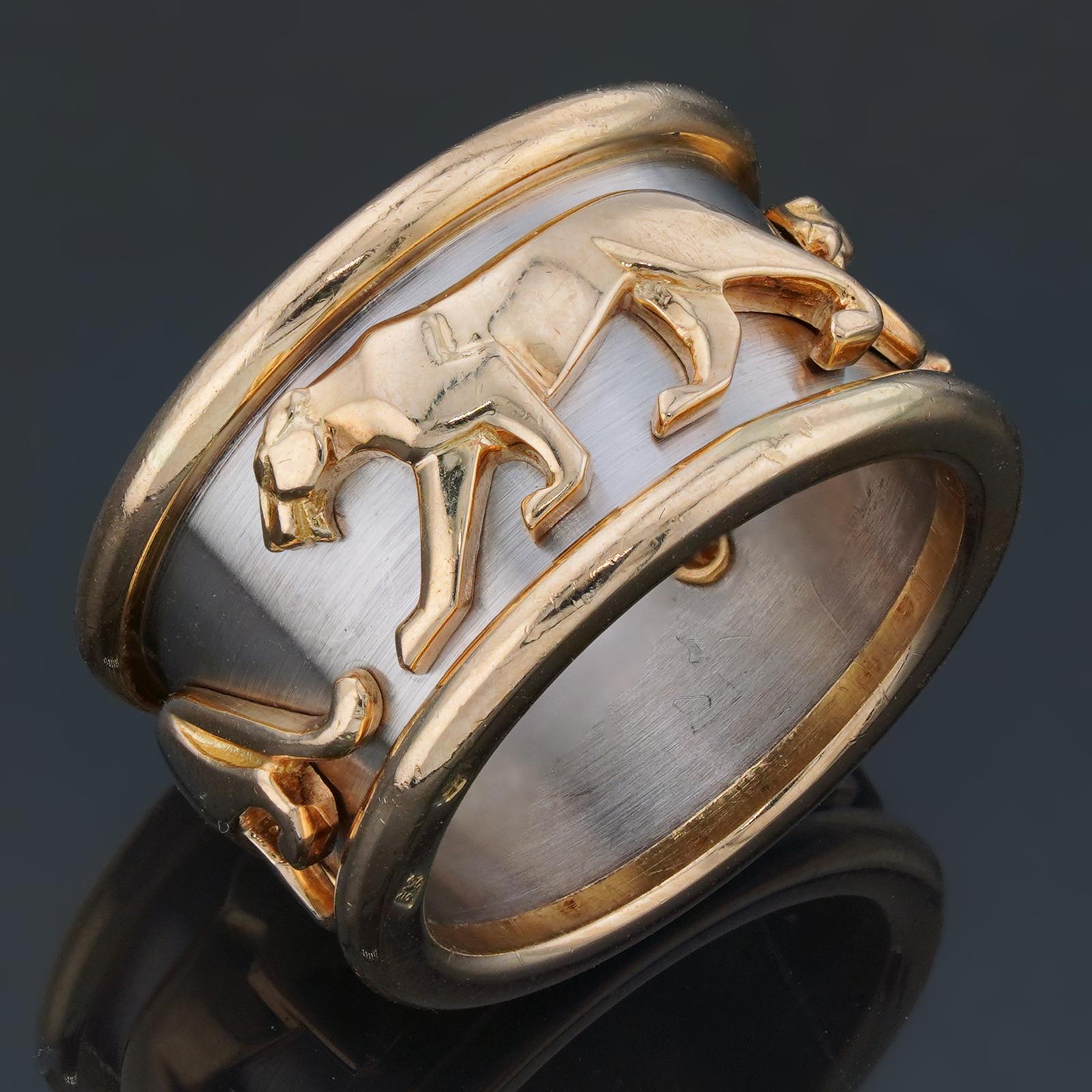 Dieser fabelhafte Ring von Cartier aus der klassischen Panthere Collection verfügt über ein zweifarbiges Band, das mit einem laufenden Panther akzentuiert ist und aus 18 Karat Weiß- und Gelbgold gefertigt wurde. Hergestellt in Frankreich um 1995.