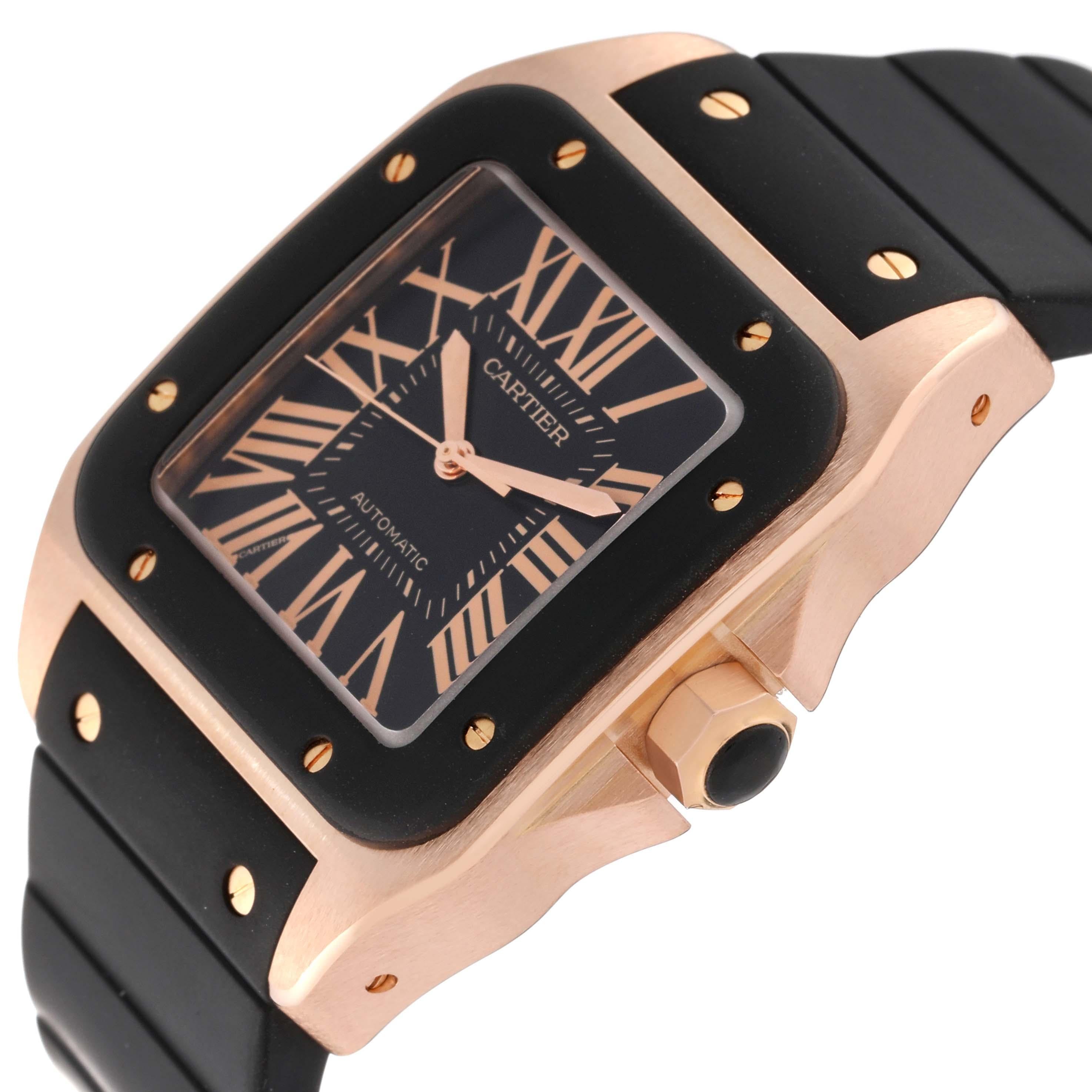 Cartier Santos 100 Rose Gold Black Dial Mens Watch W20124U2. Mouvement à remontage automatique. Boîtier en or rose 18 carats 38,0 x 38,0 mm.  Couronne octogonale sertie d'un cabochon noir. Lunette noire rubérisée ponctuée de 8 vis signature en or