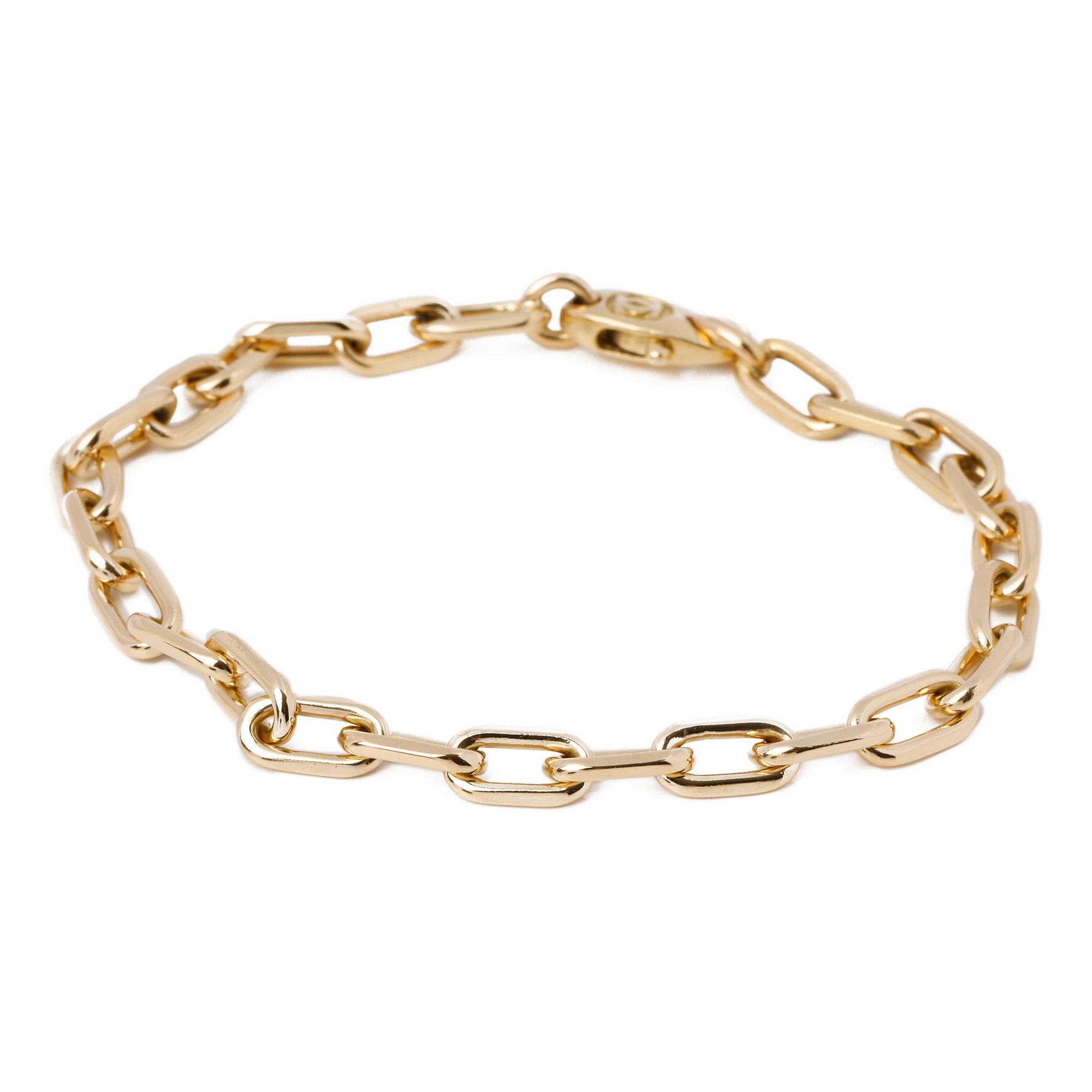 This bracelet by Cartier is from their Santos collection and features open oval links in 18ct yellow gold. It is accompanied by it's Cartier box. Our Xupes reference is COMJ601 should you need to quote this. 