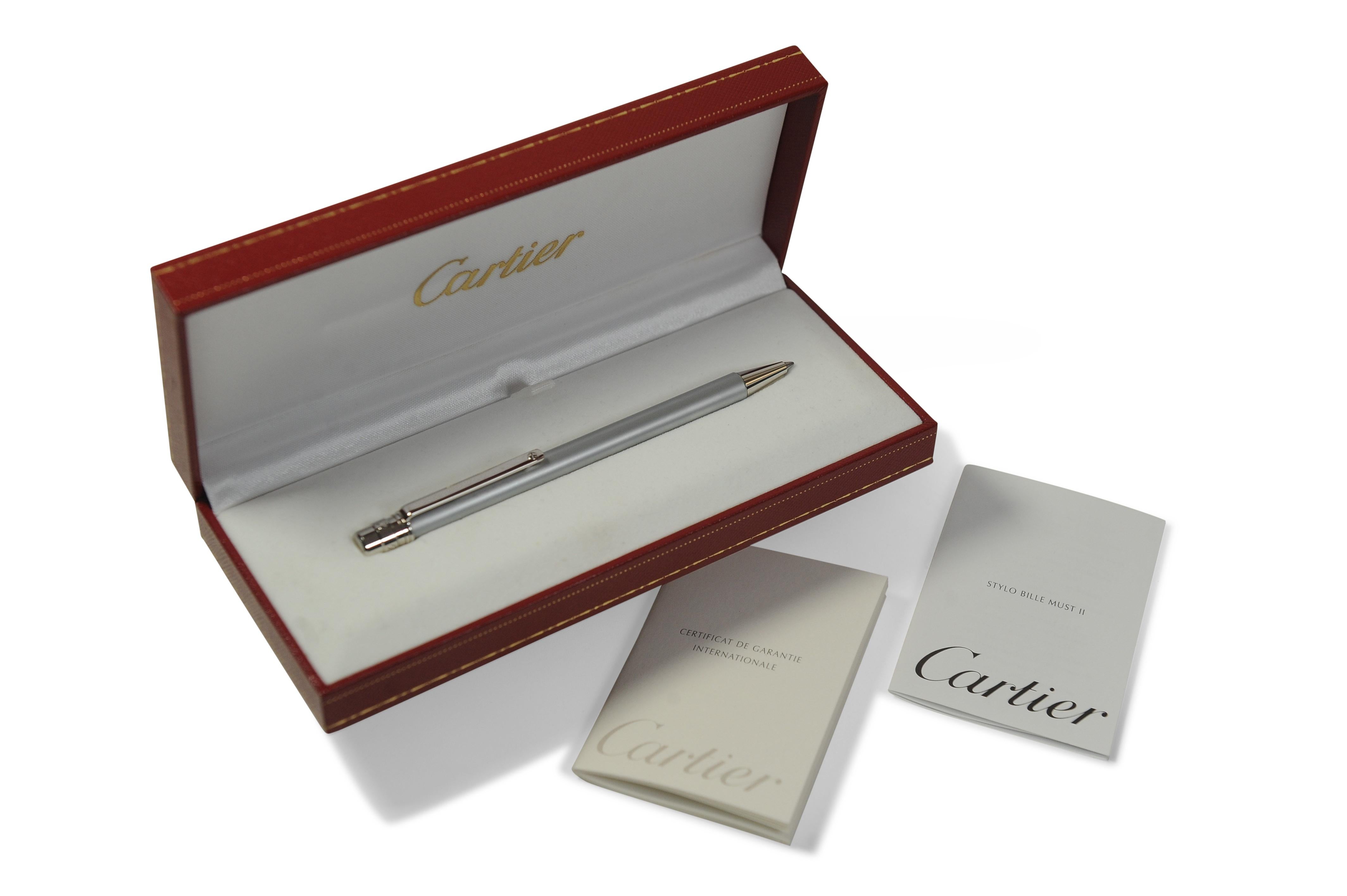 Francese Penna a sfera Cartier Santos Style Billo M Cromo spazzolato in scatola Cartier in vendita