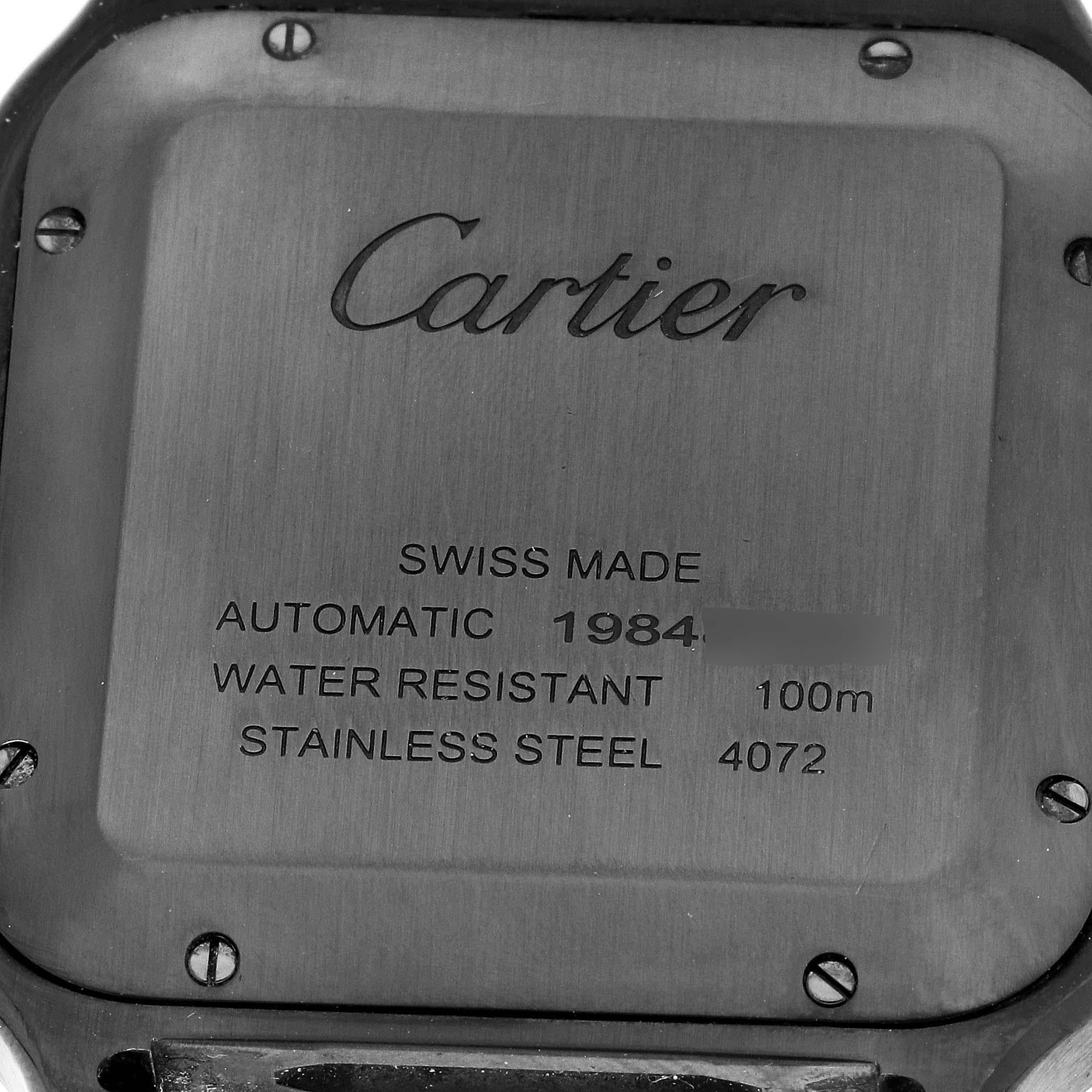 Cartier Santos Black Rubber Strap Steel Mens Watch WSSA0039 Box Card. Mouvement automatique à remontage automatique. Calibre 1847 MC. Boîtier en acier inoxydable ADLC noir 40,0 mm. Couronne octogonale protégée. Lunette noire en acier inoxydable ADLC