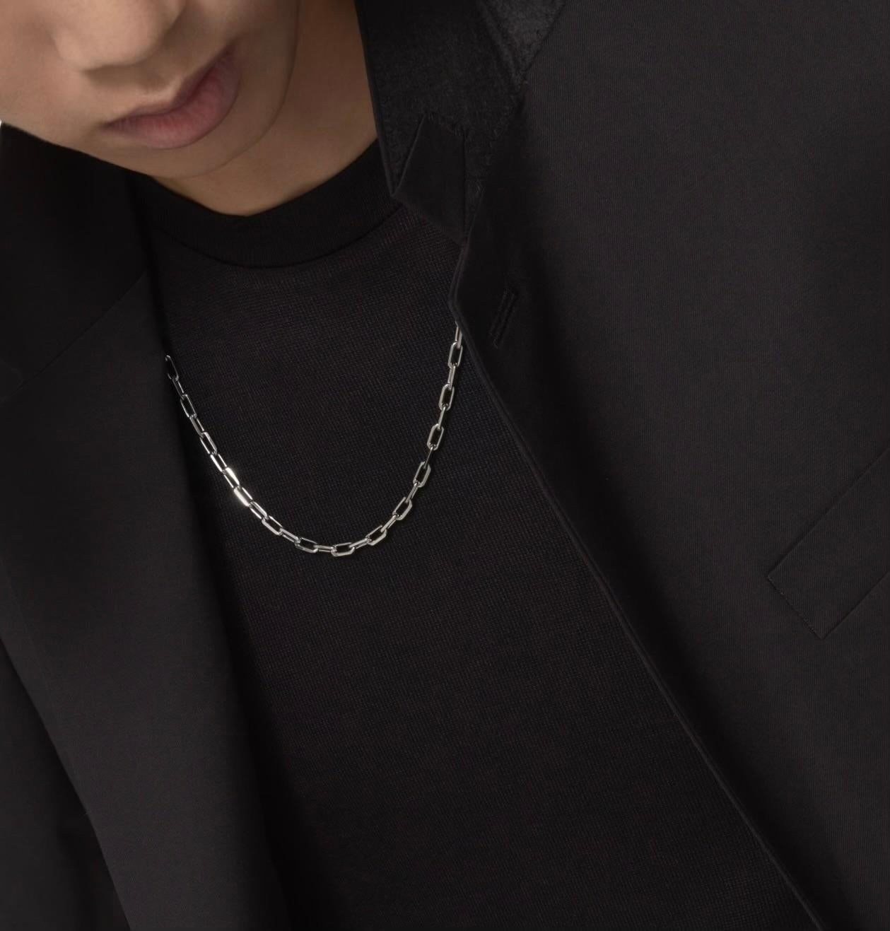 santos de cartier necklace weight