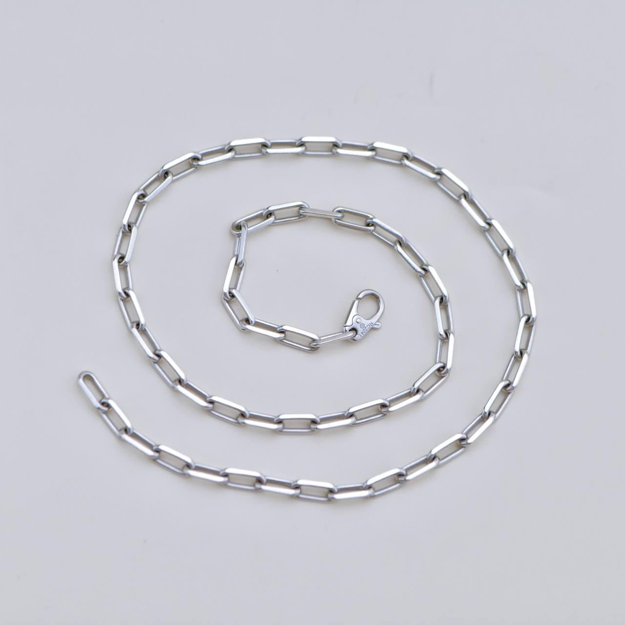 Cartier Santos de Cartier Collier en or blanc 18 carats, modèle moyen en vente 1