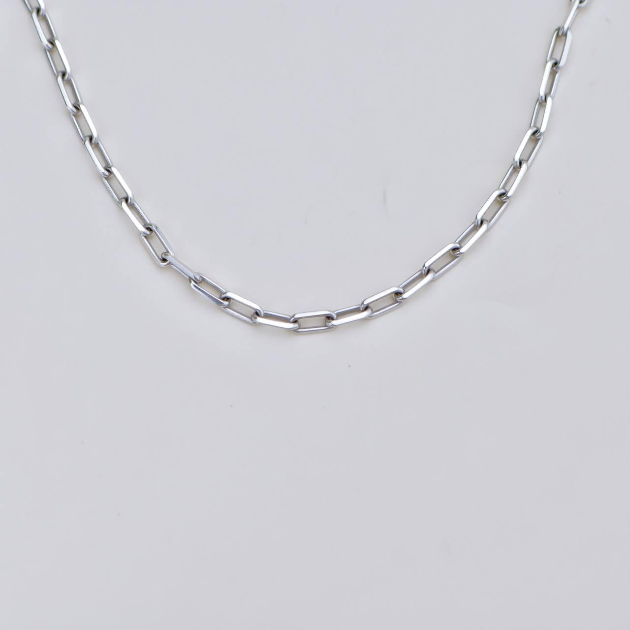 Cartier Santos de Cartier Collier en or blanc 18 carats, modèle moyen en vente 2