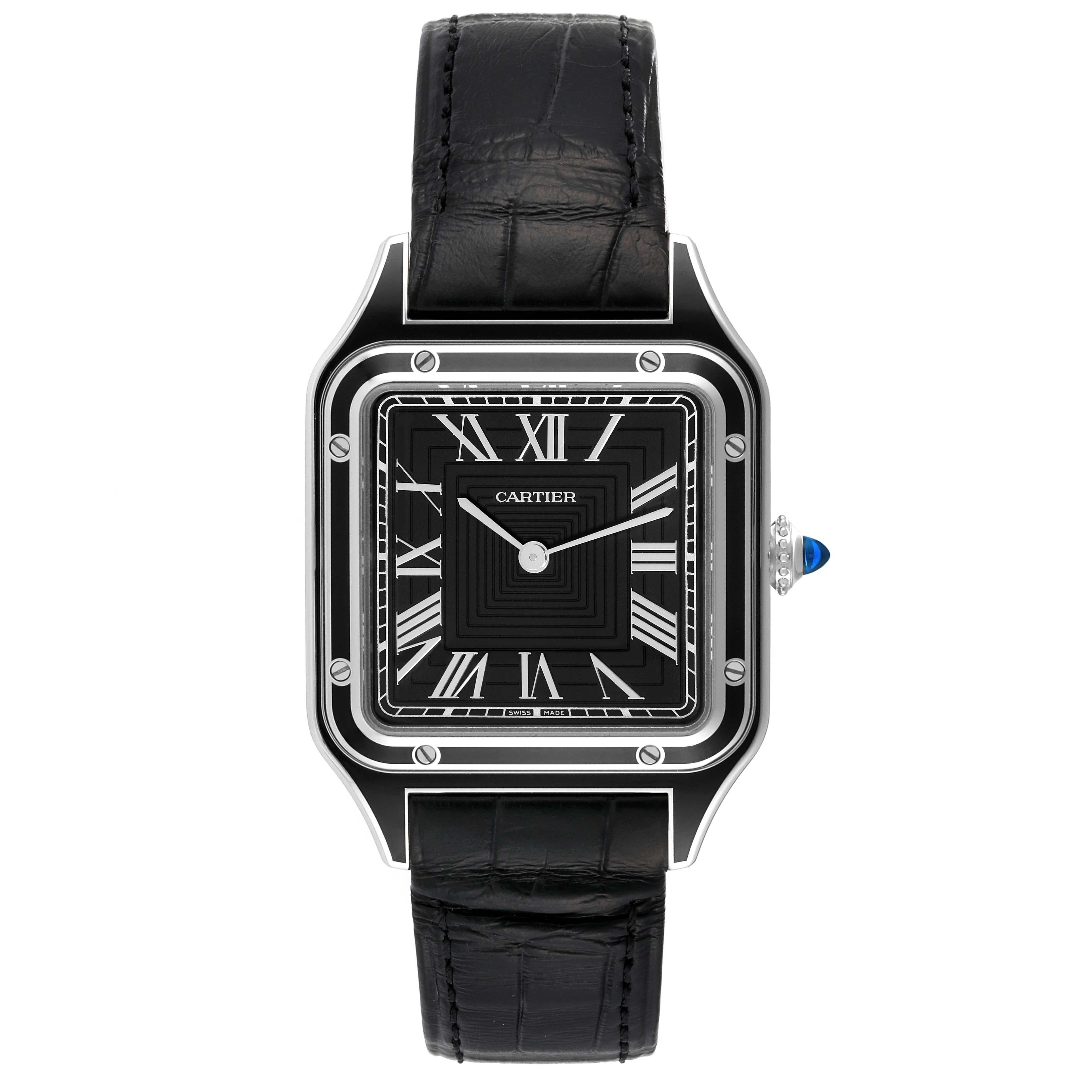 Cartier Santos Dumont Large Black Strap Steel Herrenuhr WSSA0046 Ungetragen. Uhrwerk mit Handaufzug. Edelstahlgehäuse mit schwarzer Lackierung 43,5 mm x 31,4 mm. Gehäusedicke 7,3 mm. Gehäuseboden mit eingravierter handschriftlicher Unterschrift von