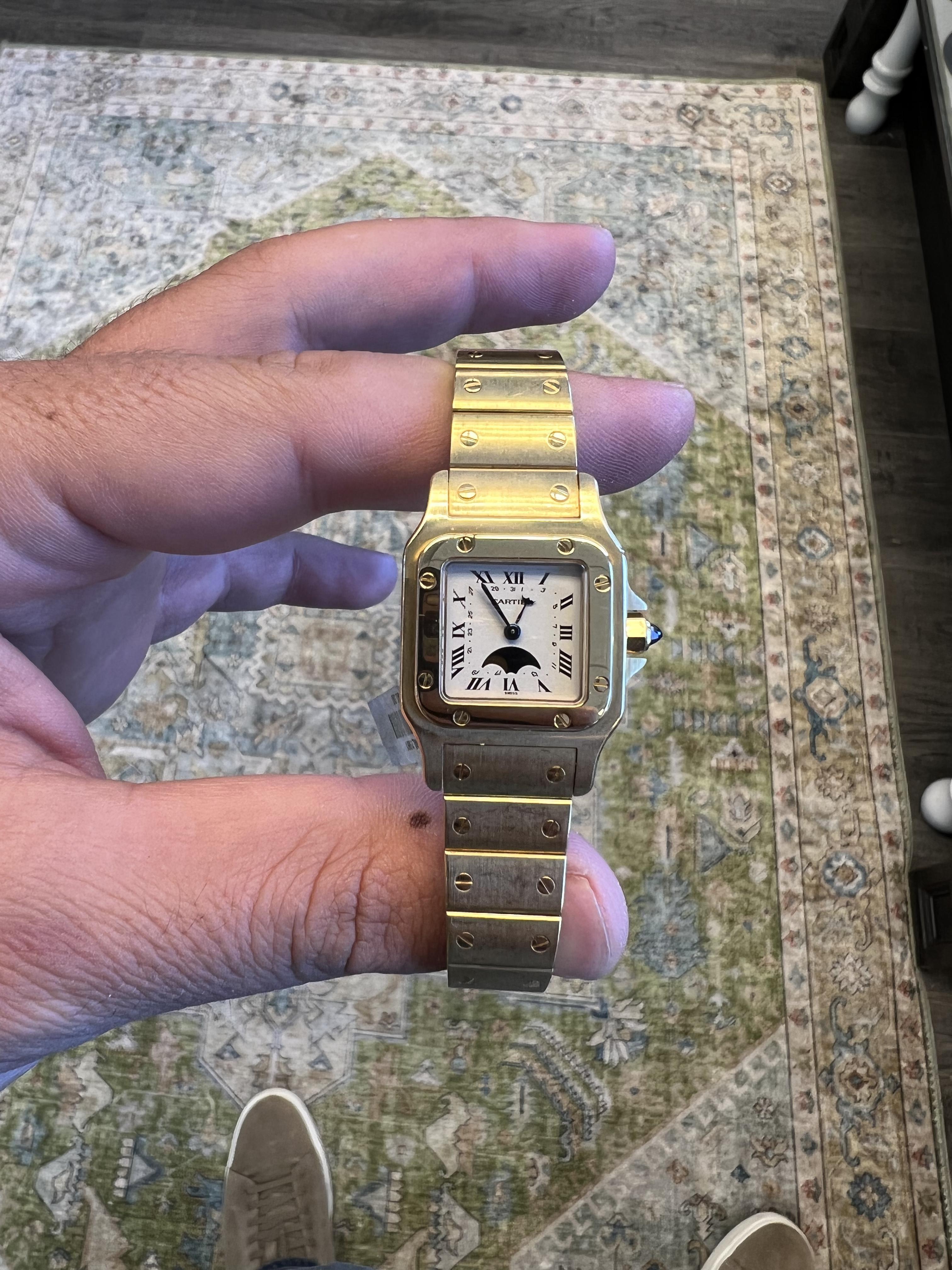 MARCA: Cartier
MODELLO: Santos Galbee Moonphase
CASSA: Oro giallo 18k
quadrante: bianco
FASCIA: oro giallo 18k
TAGLIA DEL POLSO: circa 