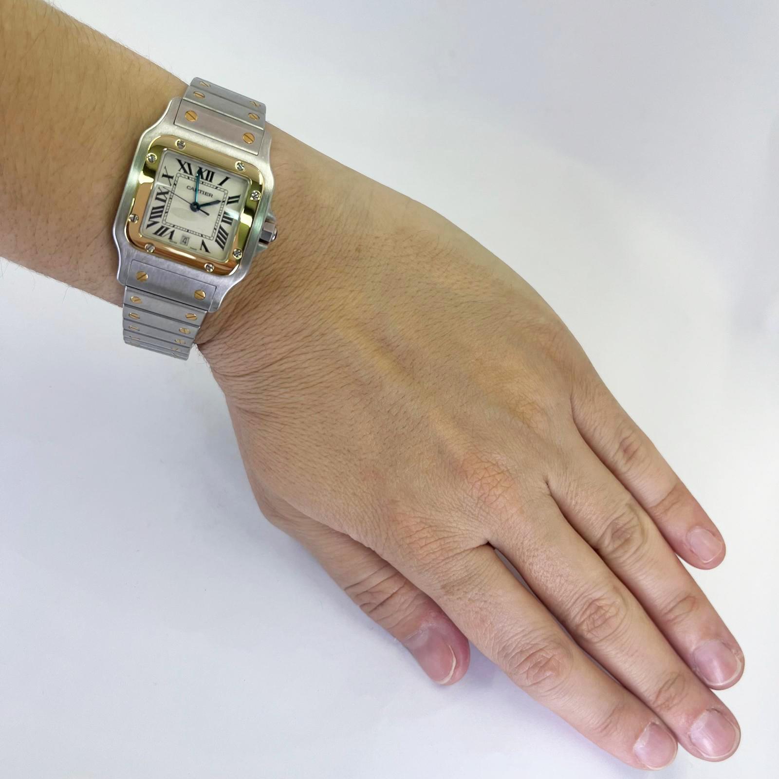 Montre d'occasion à quartz Cartier Santos Galbee de 29 mm en or jaune 18 carats et acier inoxydable avec fonction date. Numéro de fond de boîte 1566. Polissage en décembre 2024. Comprend une garantie d'un an sur le chronométrage.

Un modèle