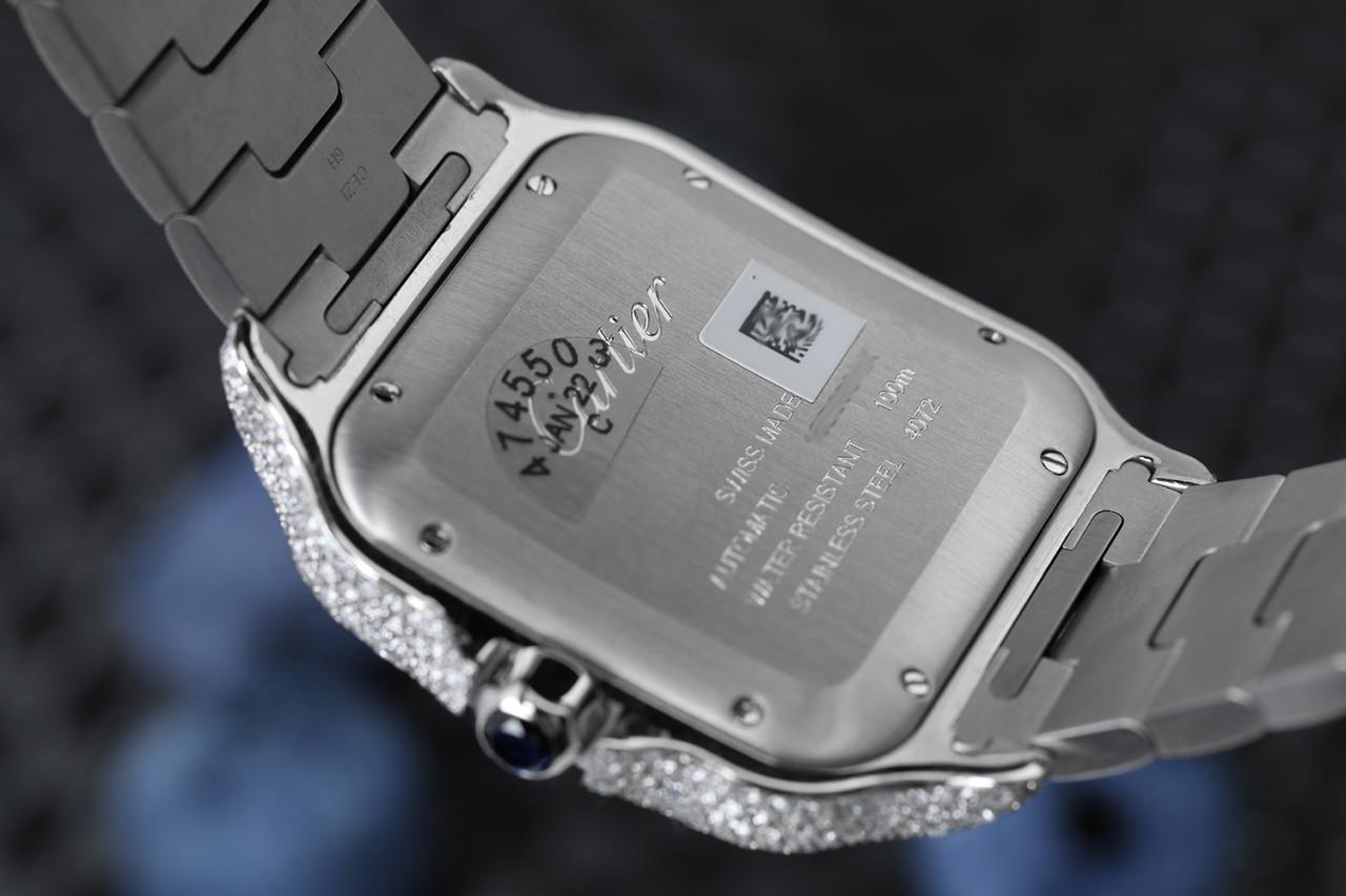 Cartier Santos Große Edelstahl-Uhr mit maßgefertigten Diamanten WSSA0018 im Angebot 1