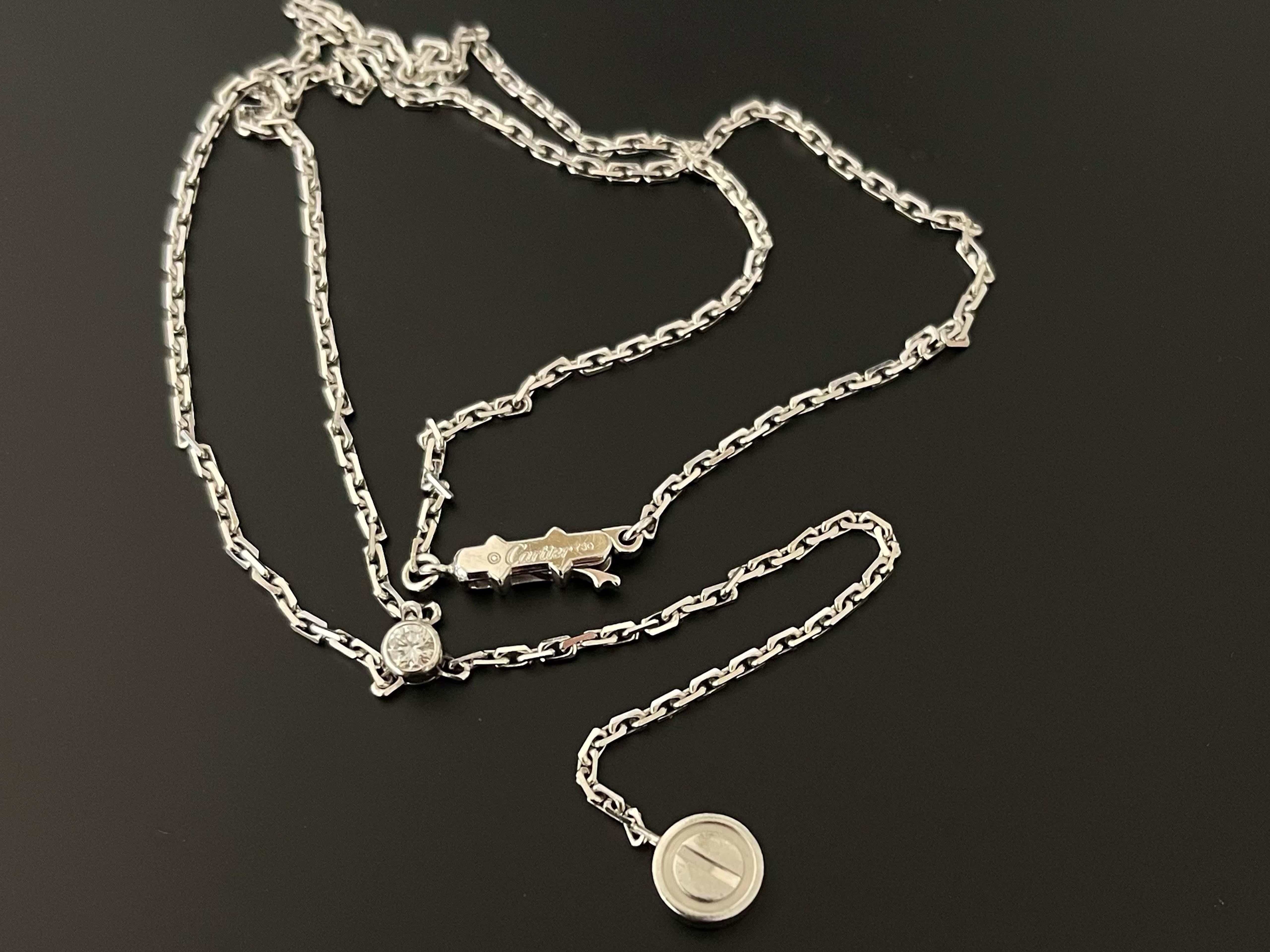 Moderne Cartier, collier pendentif Santos Love en or blanc 18 carats et diamants en vente