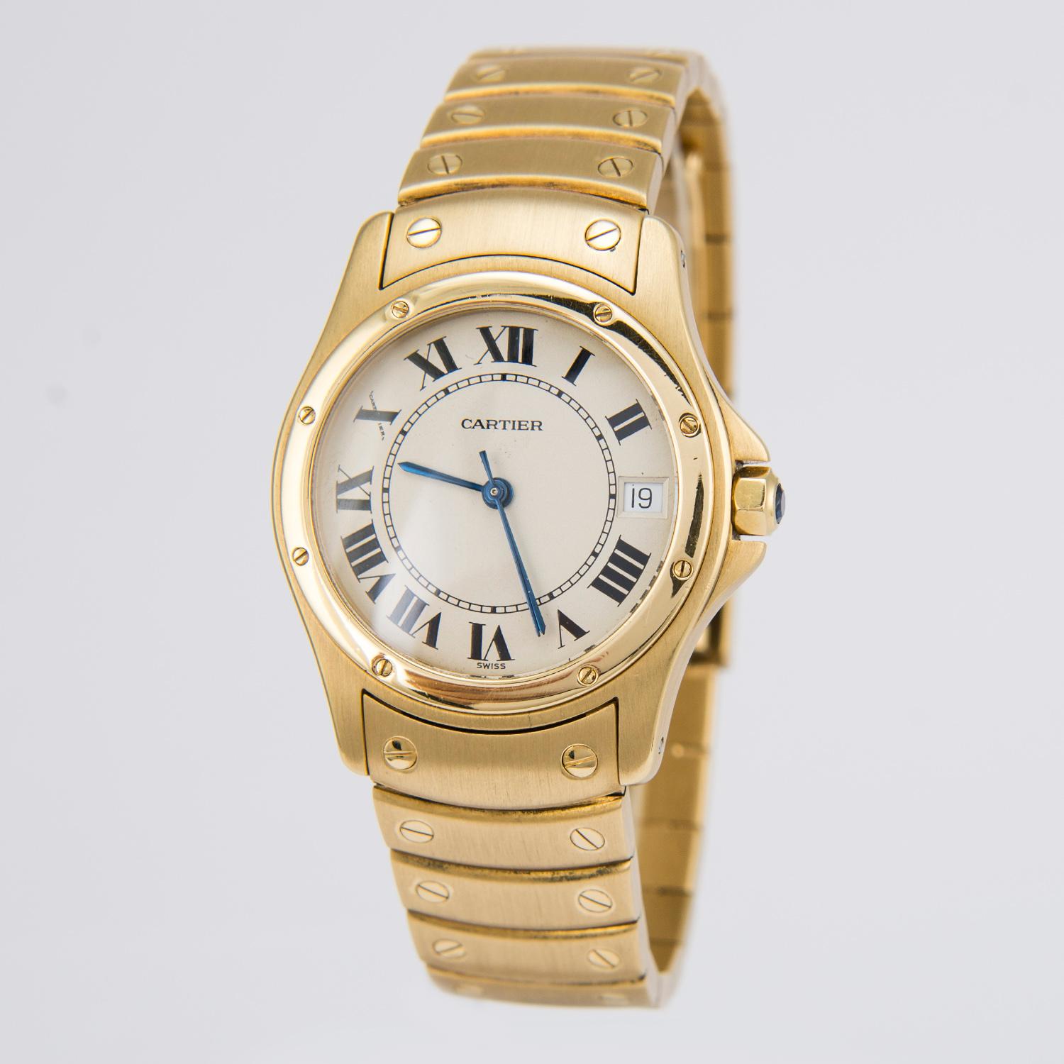 MARCA: Cartier
MODELLO: Santos Ronde
RIFERIMENTO: 1900 1
DIMENSIONE: 33 mm
CASSA: Oro giallo 18k
quadrante: bianco
FASCIA: oro giallo 18k
MISURA DEL POLSO: 7,75
MOVIMENTO: Automatico

In ottimo stato, non sono sicuro del riferimento esatto
Senza
