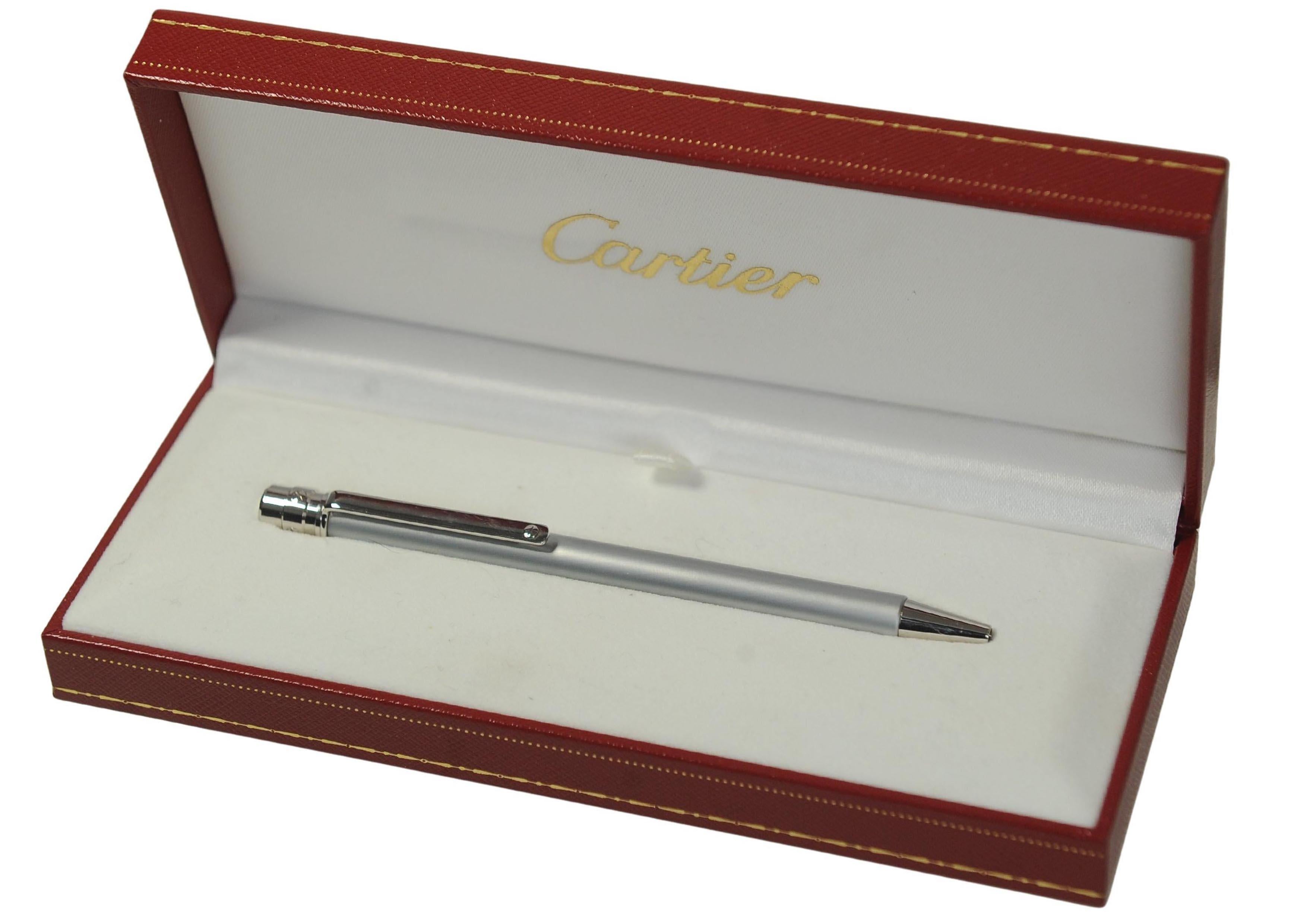 Bolígrafo Cartier Santos Style Billo M Cromo Cepillado en Estuche Cartier en Bueno estado para la venta en Reading, Berkshire