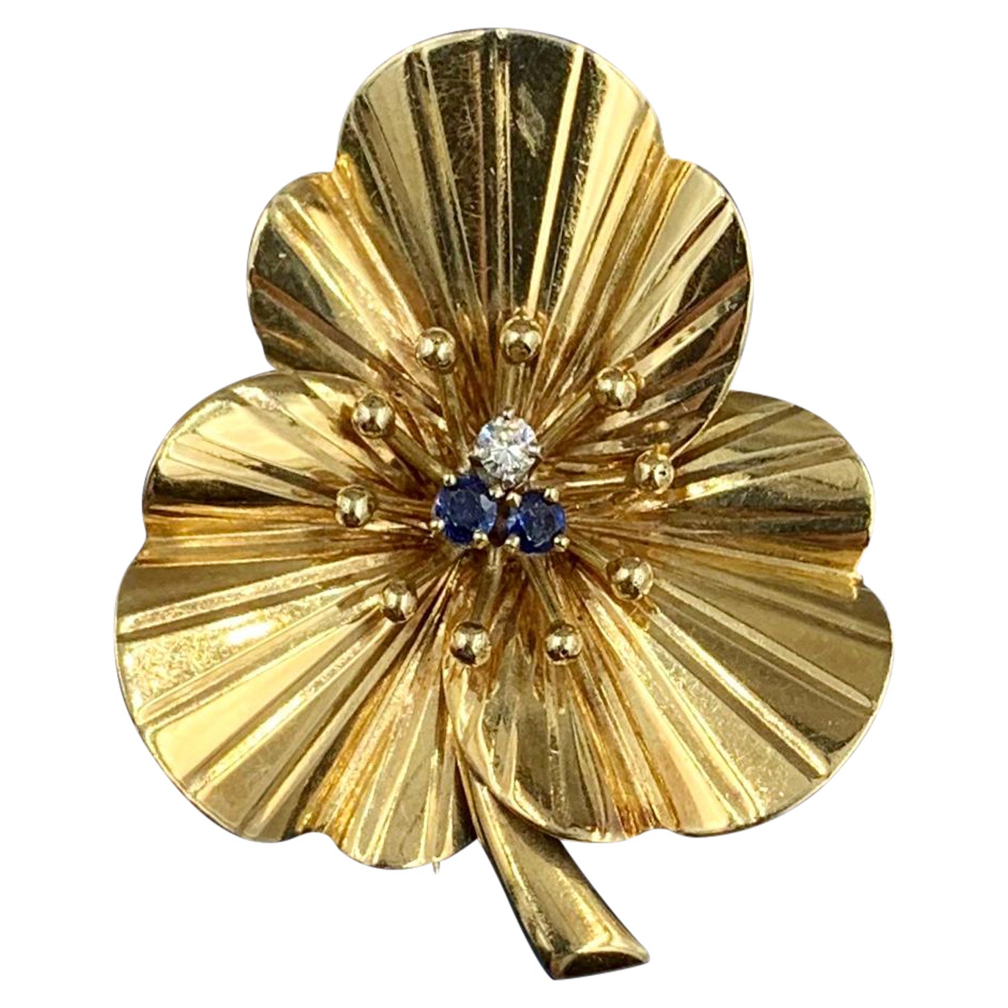Spilla Cartier con zaffiro e diamante a forma di fiore di trifoglio, oro 14 carati, metà secolo, retrò