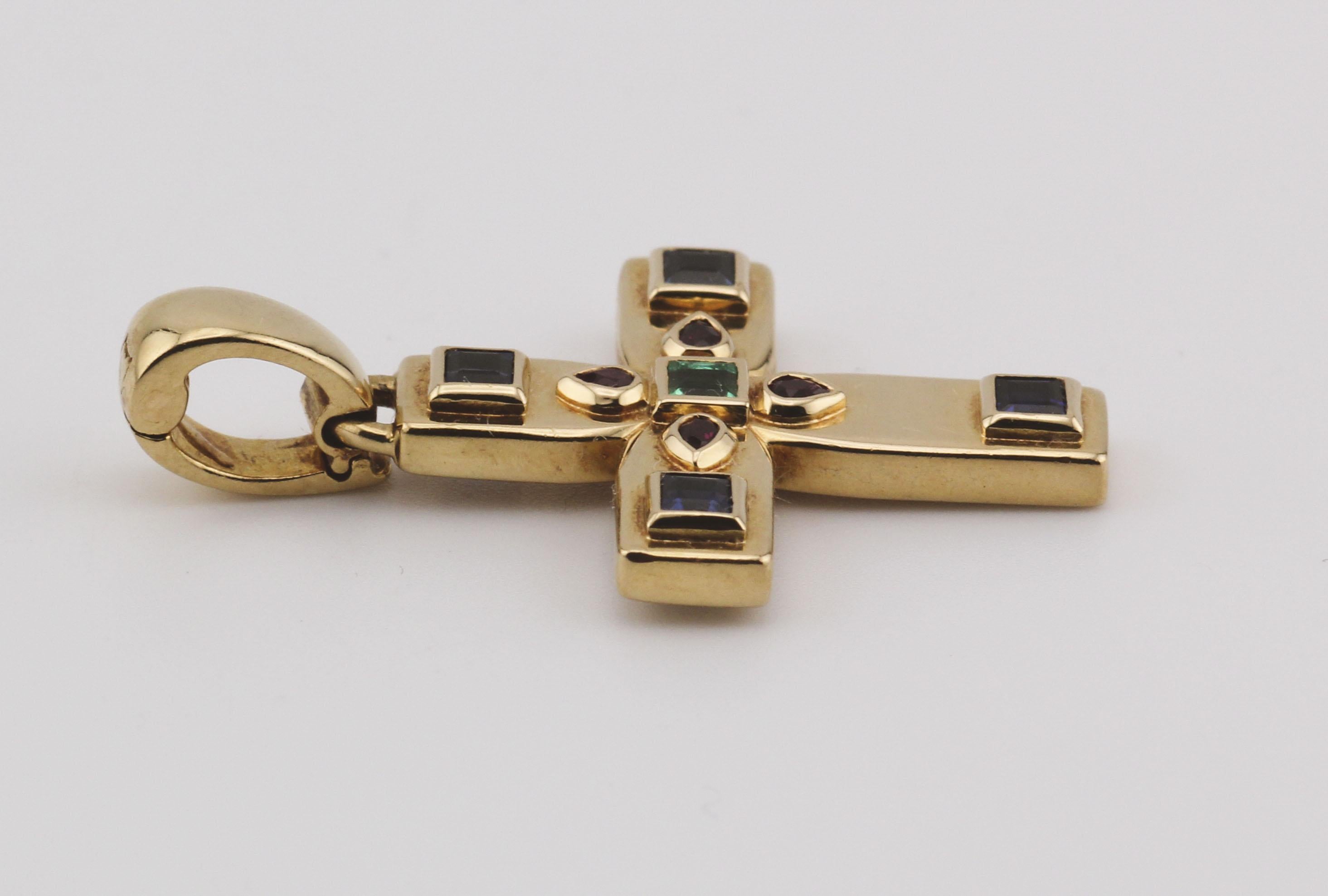 Colgante Cruz Bizantina Zafiro Rubí Esmeralda 18k Oro Amarillo Cartier Corte cuadrado