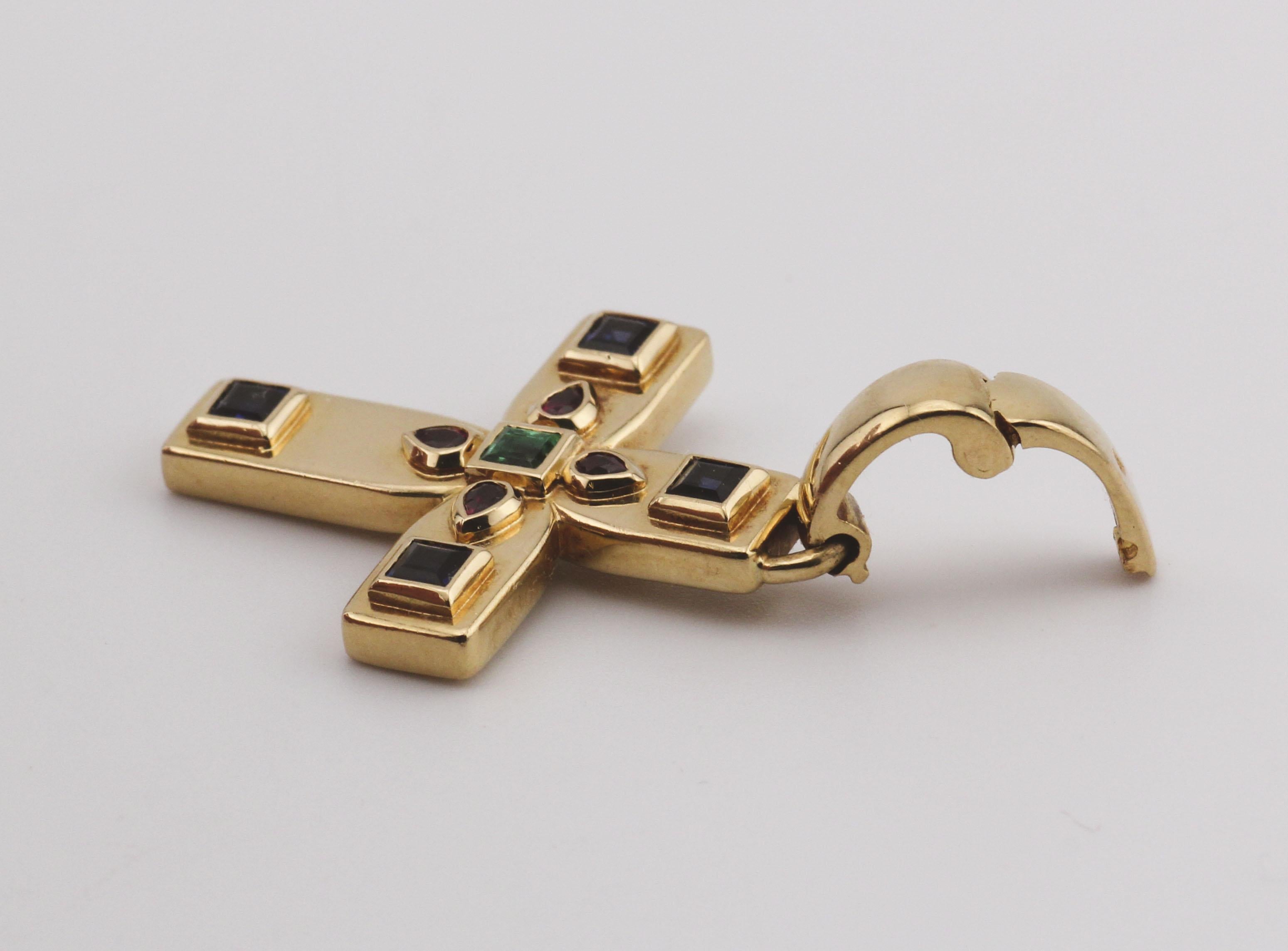 Colgante Cruz Bizantina Zafiro Rubí Esmeralda 18k Oro Amarillo Cartier 2