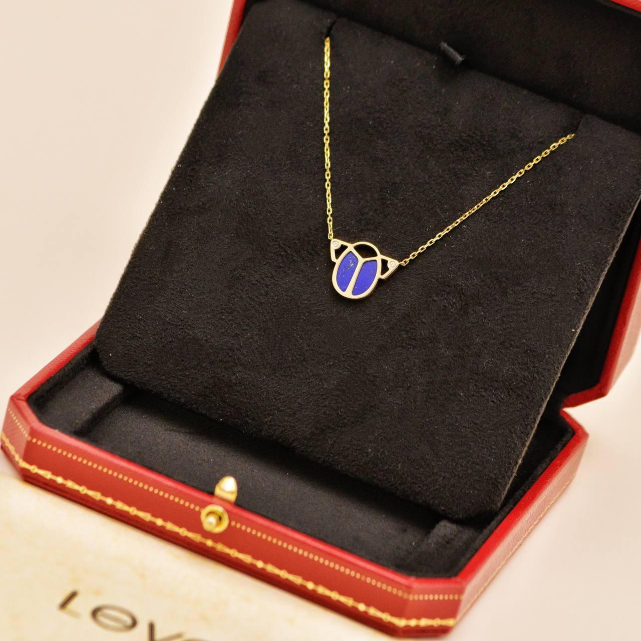 Collier pendentif en or jaune 18 carats Scarabée diamant Lapis Lazuli Excellent état - En vente à Banbury, GB