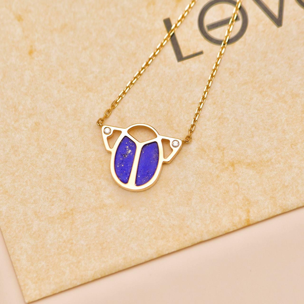 Collier pendentif en or jaune 18 carats Scarabée diamant Lapis Lazuli Unisexe en vente