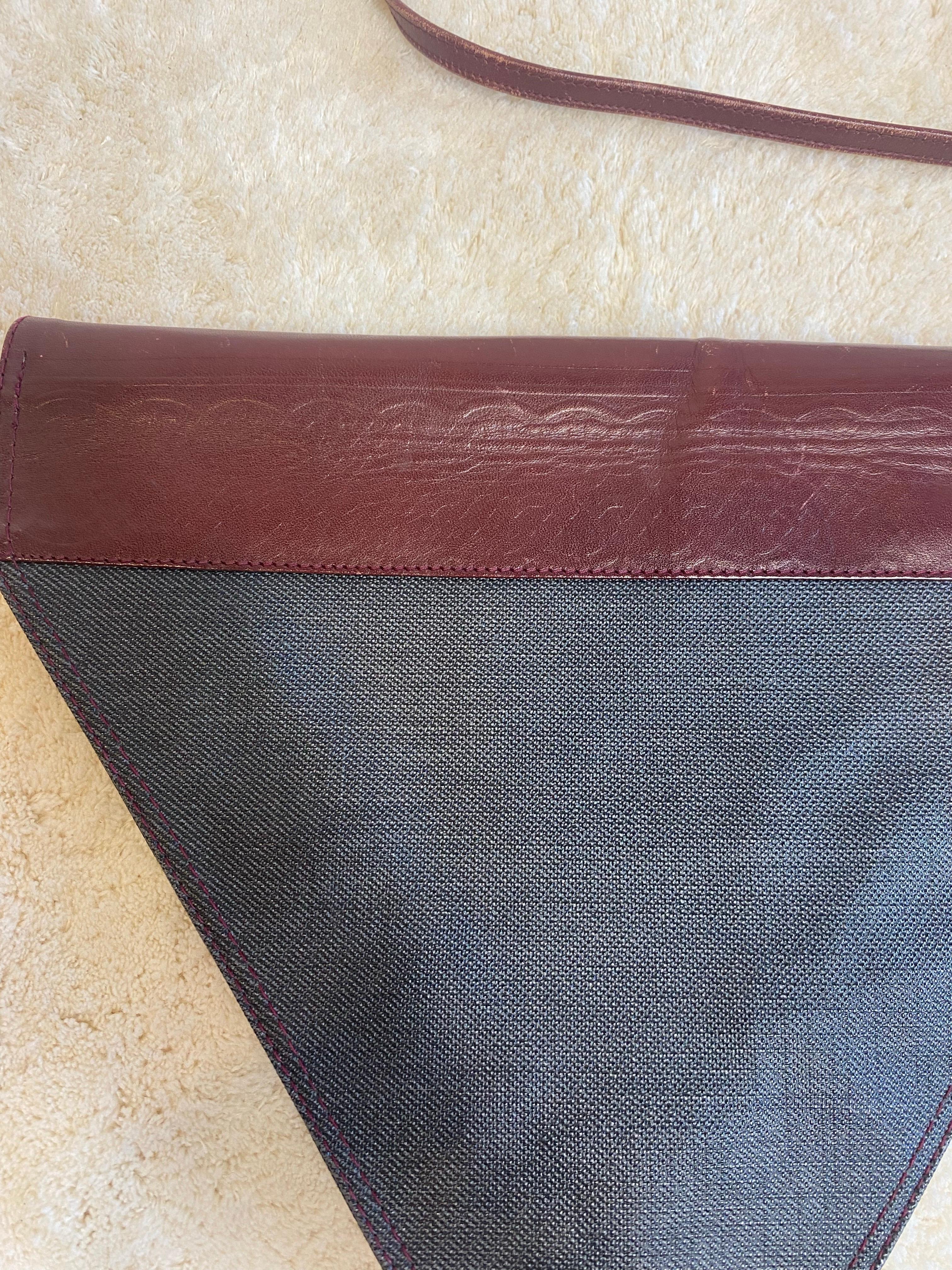 Women's or Men's Cartier shoulder bag. For Sale