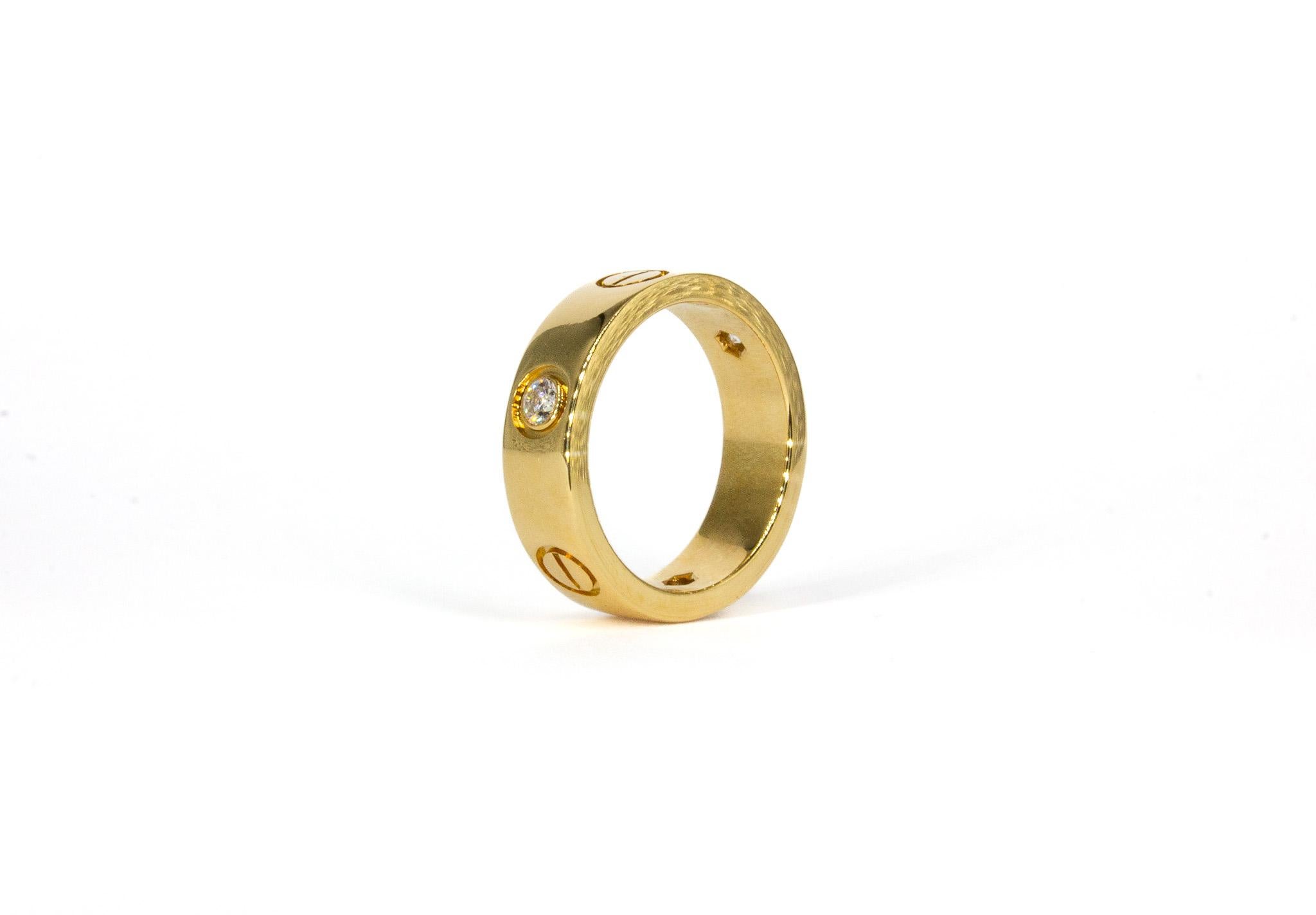 Cartier signiert 18K Gelbgold Classic Modell drei Diamanten Love Ring (Zeitgenössisch) im Angebot