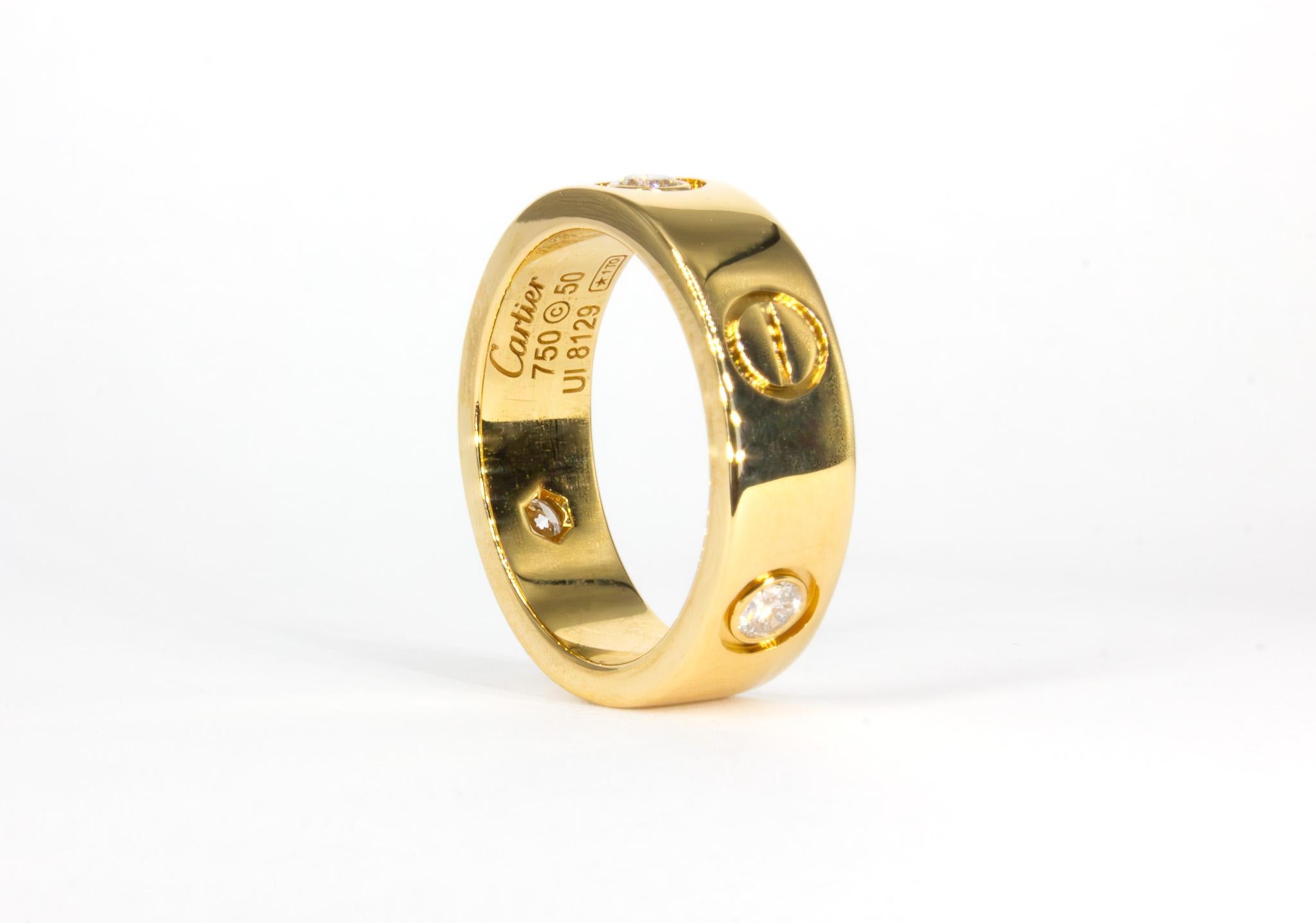 Cartier signiert 18K Gelbgold Classic Modell drei Diamanten Love Ring im Zustand „Neu“ im Angebot in New York, NY