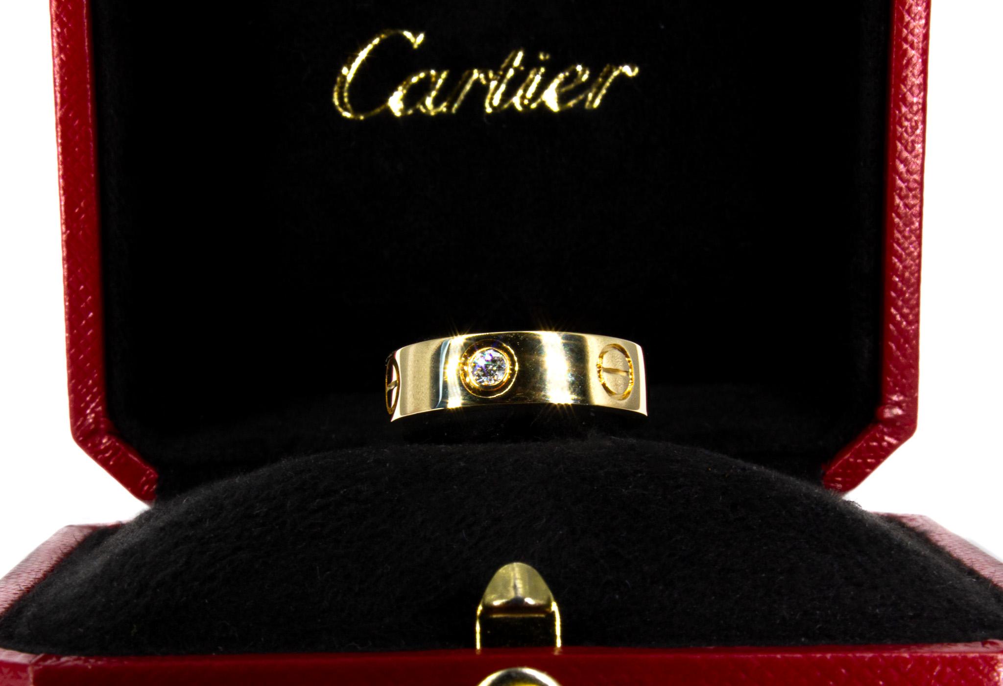 Cartier signiert 18K Gelbgold Classic Modell drei Diamanten Love Ring für Damen oder Herren im Angebot