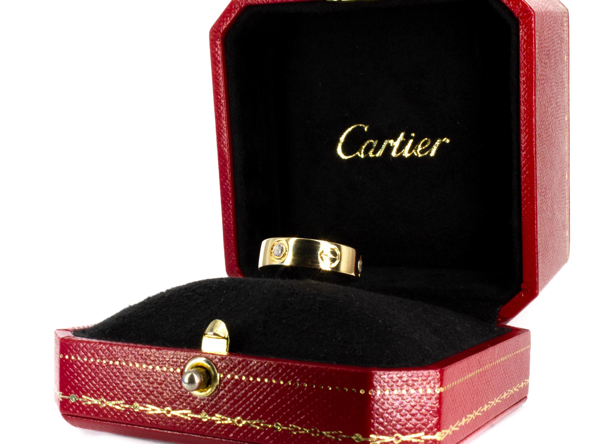 Cartier signiert 18K Gelbgold Classic Modell drei Diamanten Love Ring im Angebot 2