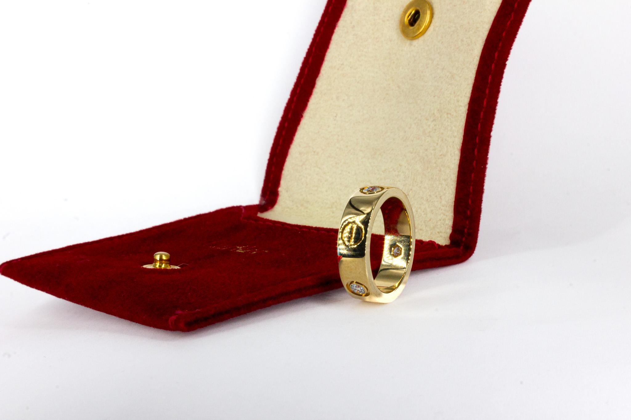 Cartier signiert 18K Gelbgold Classic Modell drei Diamanten Love Ring im Angebot 3