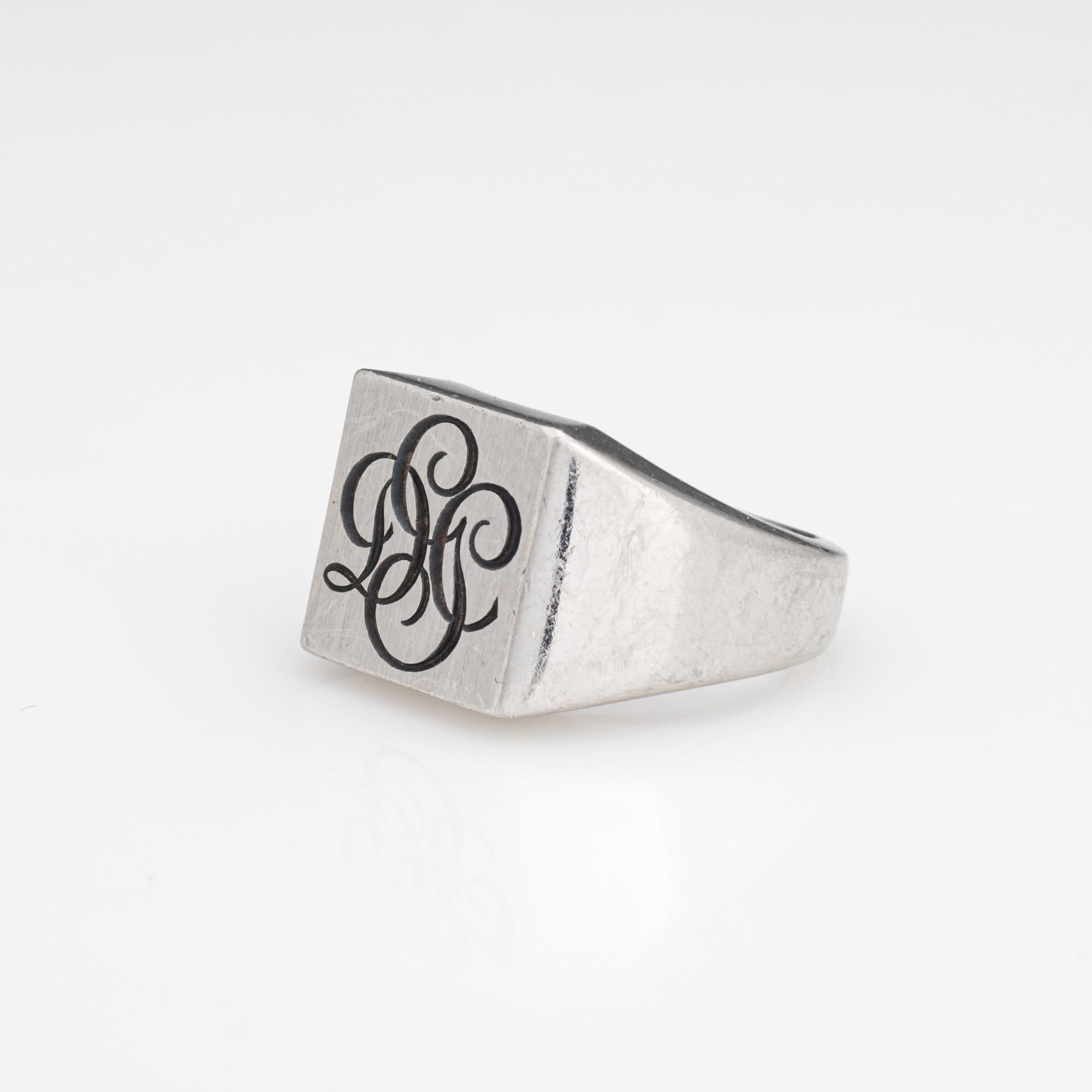 Cartier Signet Ring Initial Vintage Platinum Sz 6.75 Square Heavy Band Jewelry In Good Condition For Sale In Torrance, CA