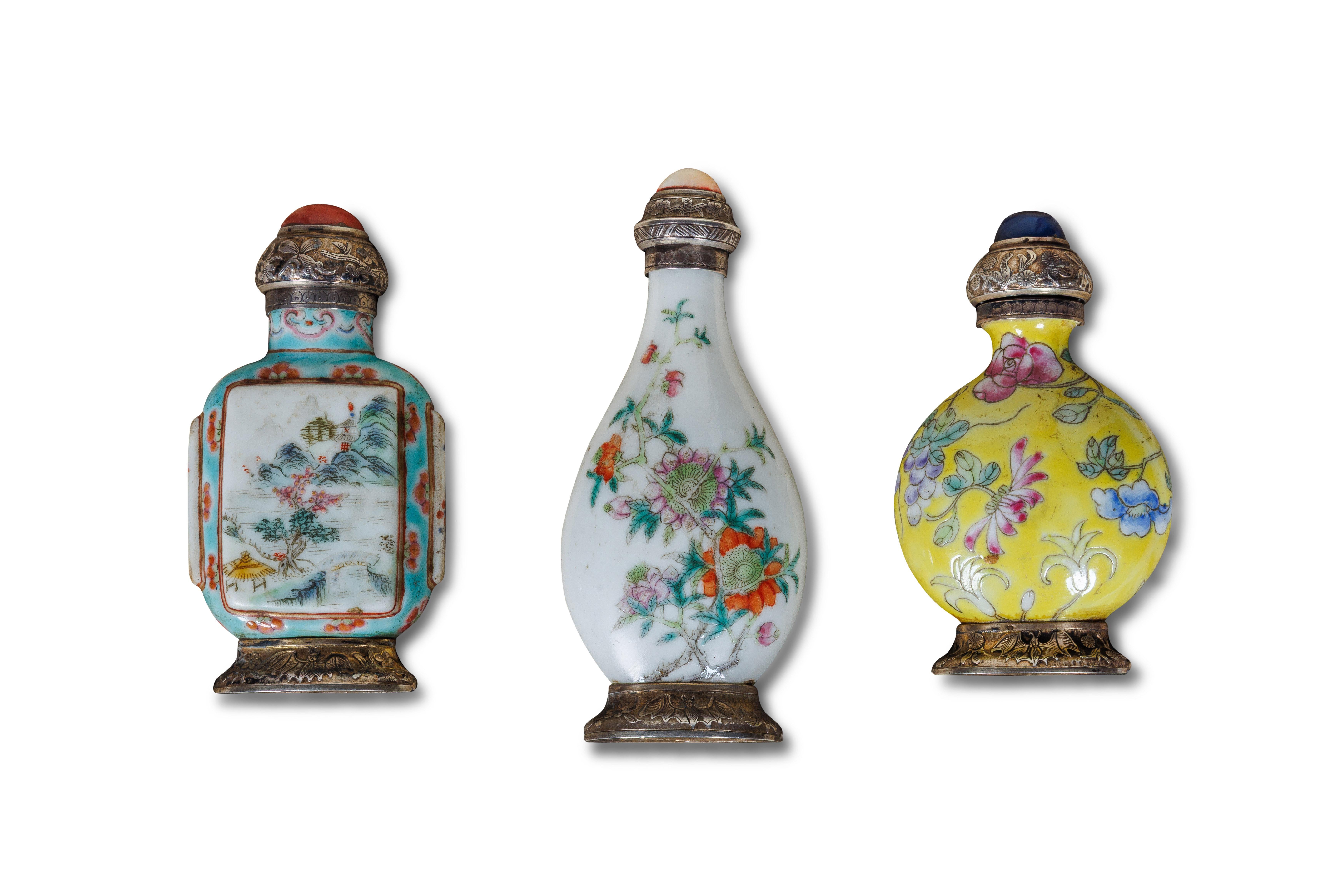 An Exquisite Suite of Three French Silver-Mounted Chinese Porcelain Snuff Bottles with Coral and Sapphire Adornments by Cartier, Presented in Original Fitted Box

This exceptional suite comprises three snuff bottles, each a harmonious fusion of
