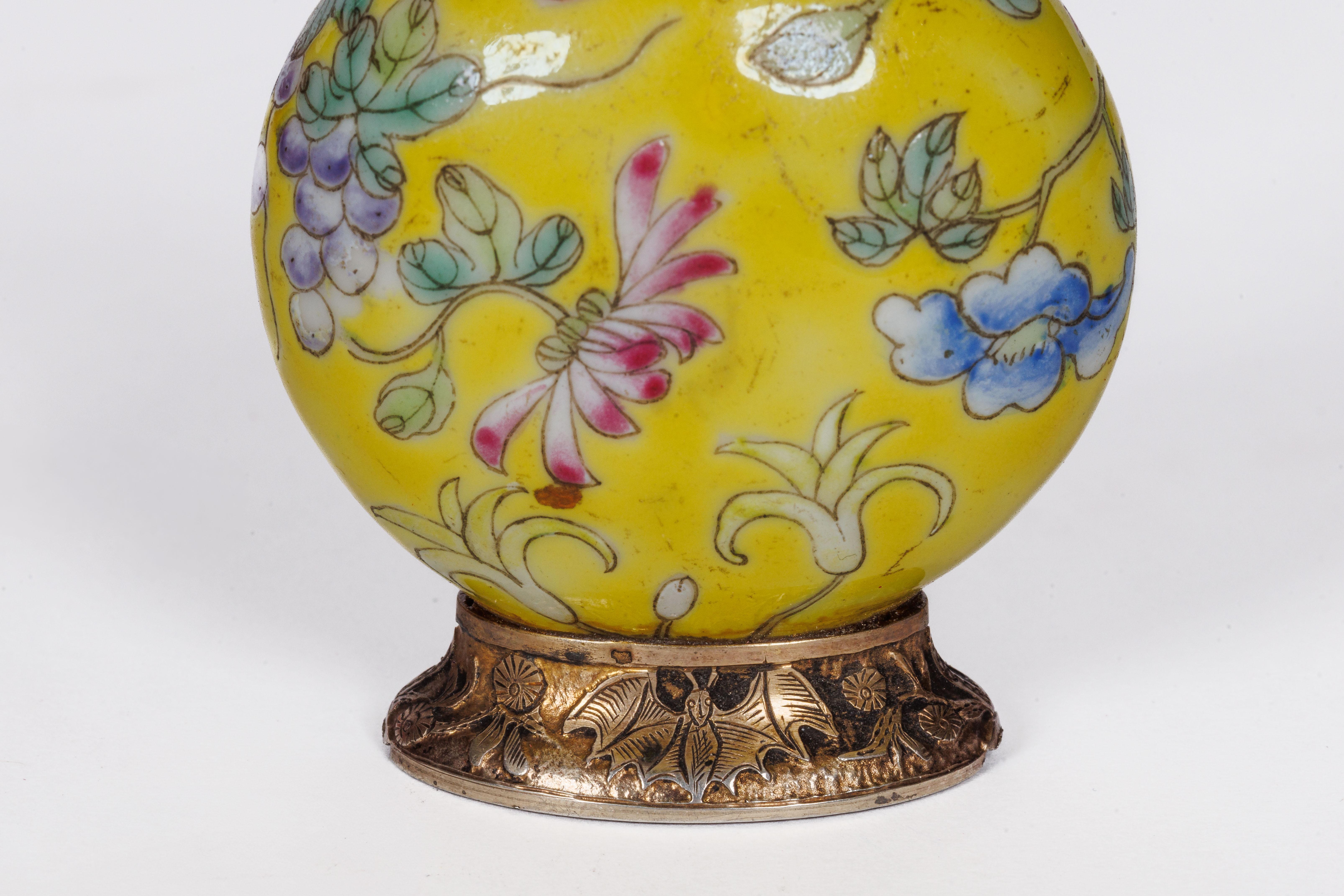 Cartier Silver-Mounted Chinese Porcelain Snuff Bottles in Original Box For Sale 1