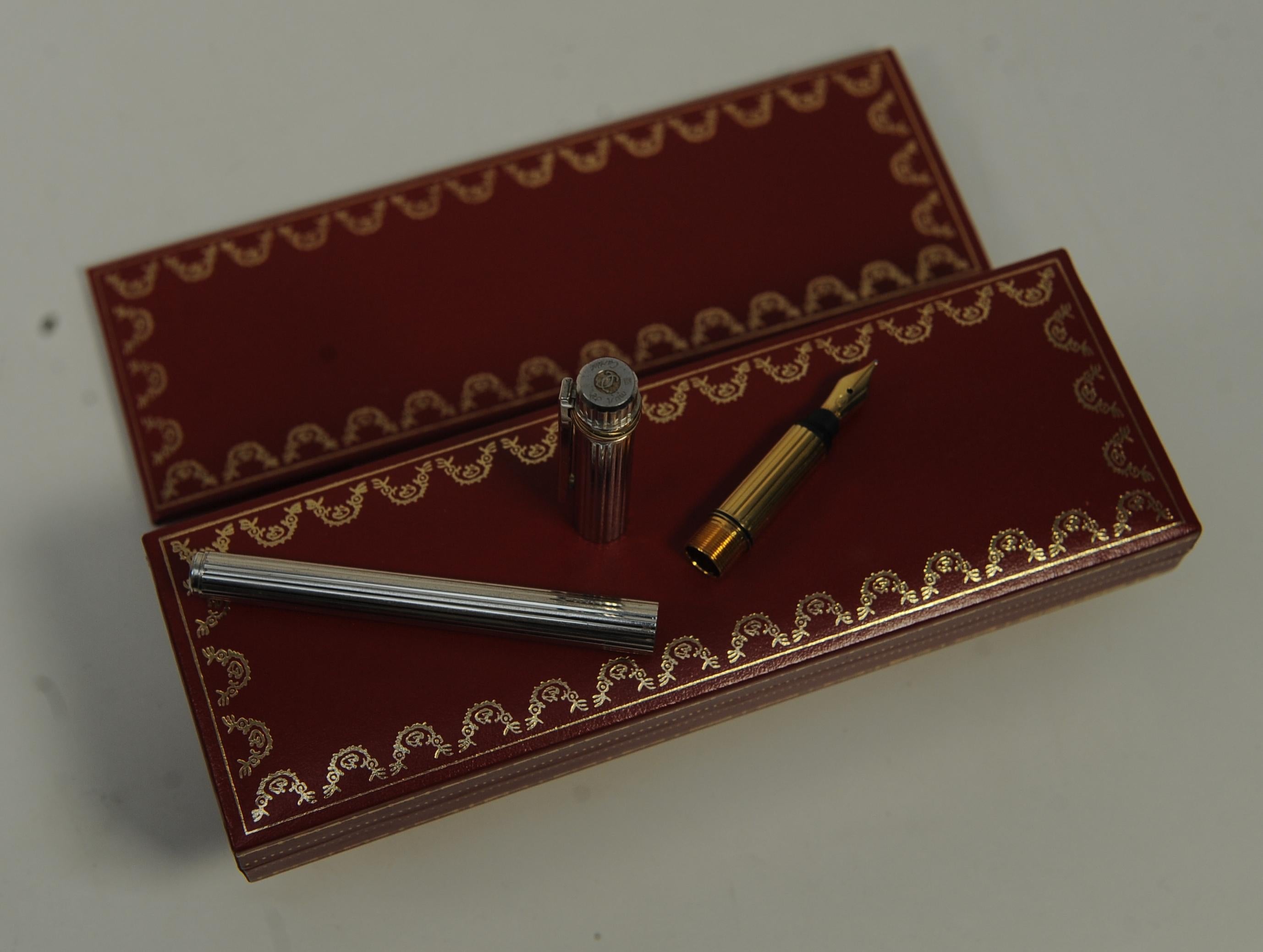 Cartier Silver Plated Fountain Pen With 18ct Gold Nib In Cartier Box & Paperwork In Good Condition In Reading, Berkshire
