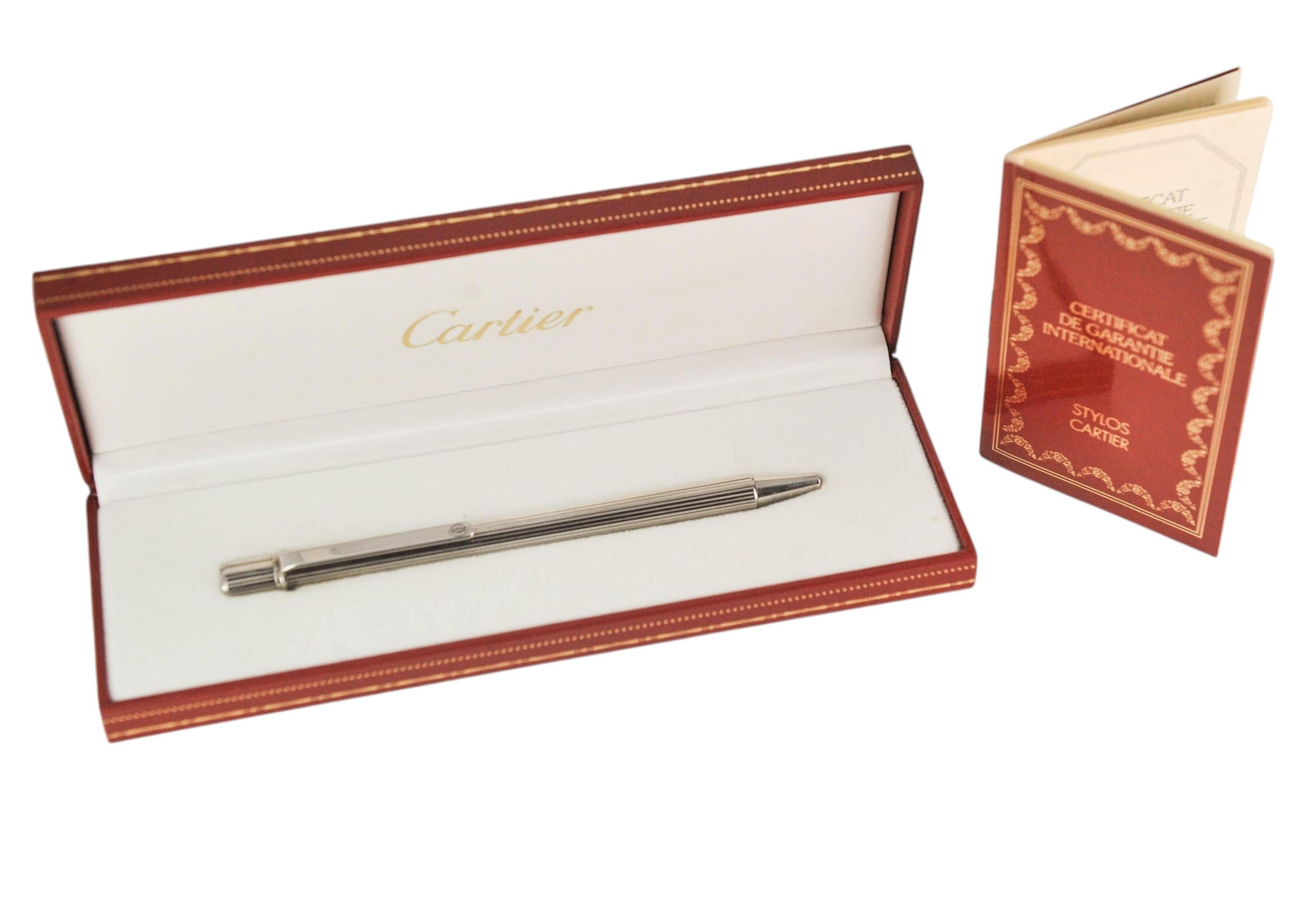 Penna a sfera Trinity a coste placcata argento di Cartier con scatola rossa di Cartier in vendita