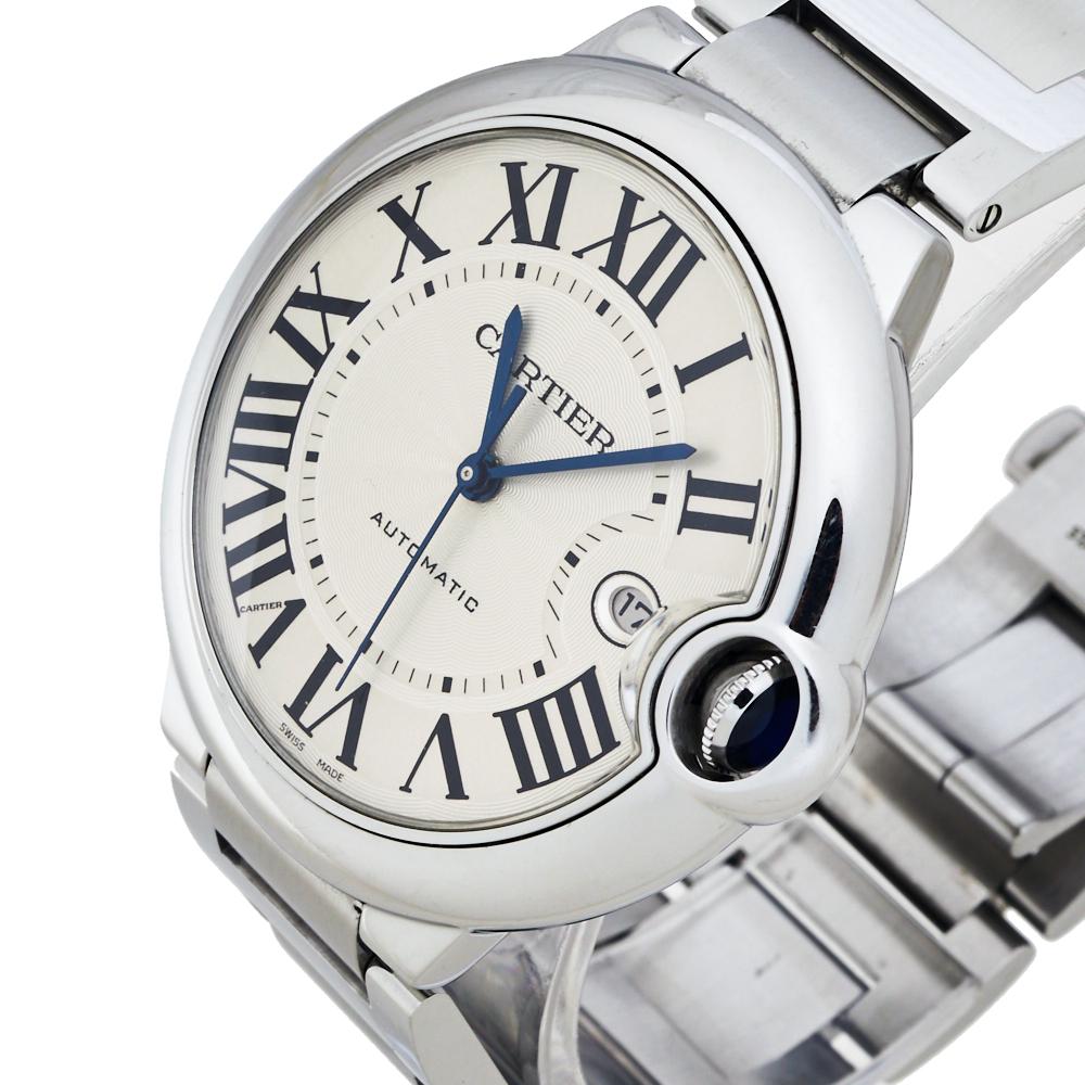 This elegant timepiece from Cartier takes its name, Ballon Bleu, from the fluted crown set with the blue spinel cabochon, which appears floating like a balloon, lying on the side. Crafted with precision, the watch imparts an understated charm that