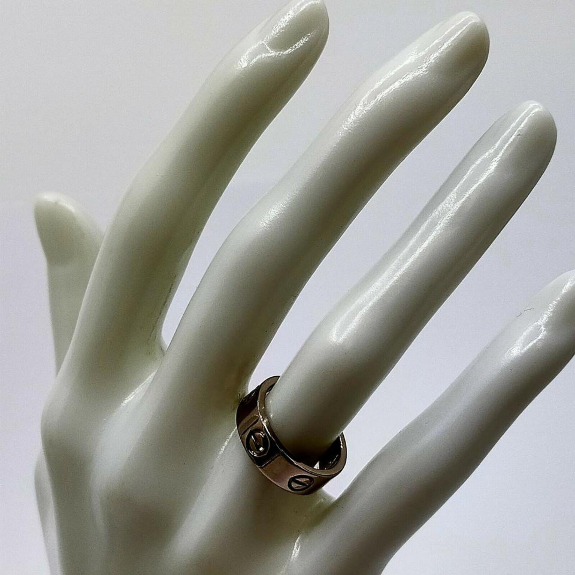 Cartier: 18 Karat Weißgold Love-Ring, Größe 4,5 863531 für Damen oder Herren im Angebot