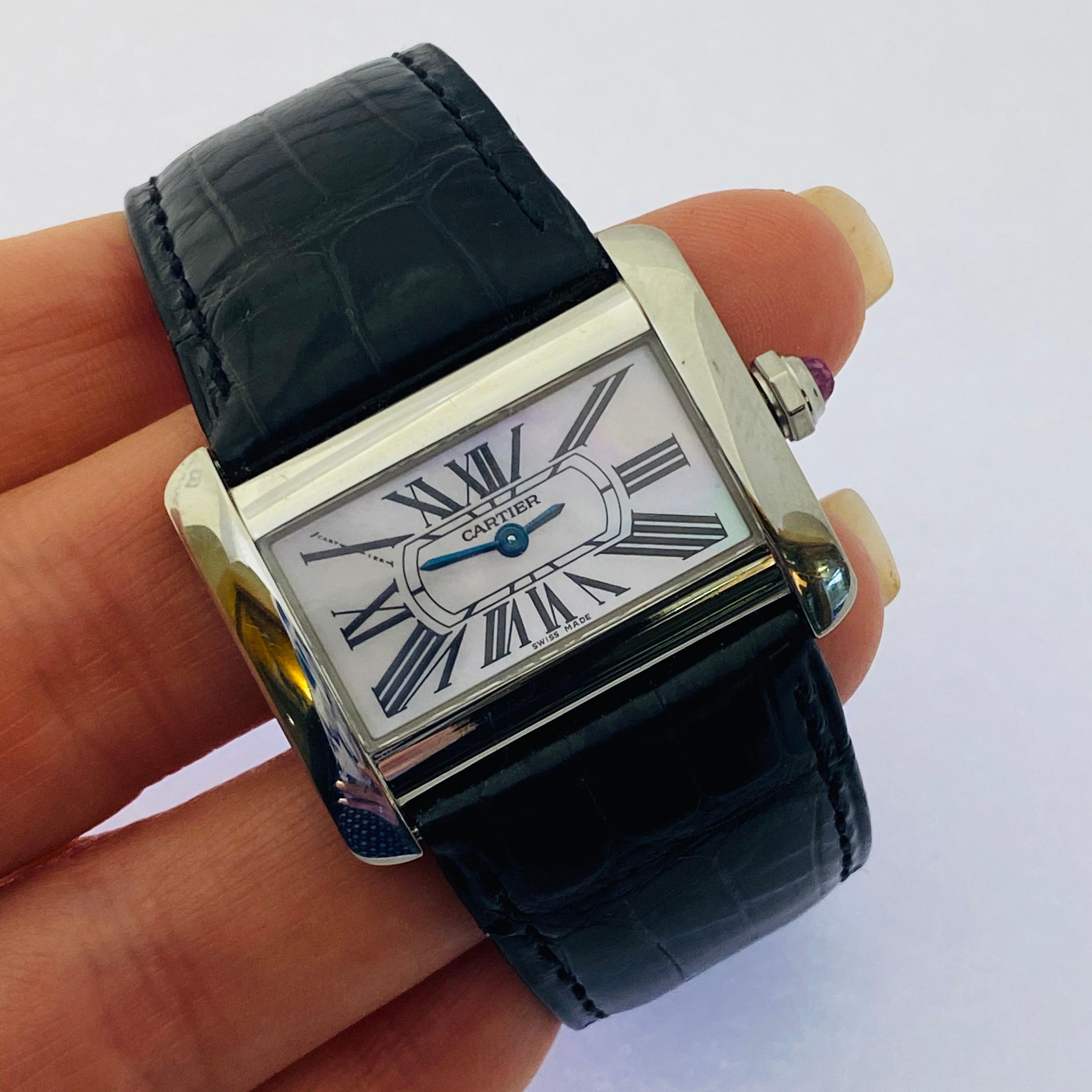 Cartier: Stahl-Quarz-Uhr #2599 mit rosa Cabochon-Zifferblatt und Perlmutt-Zifferblatt von Cartier im Angebot 1