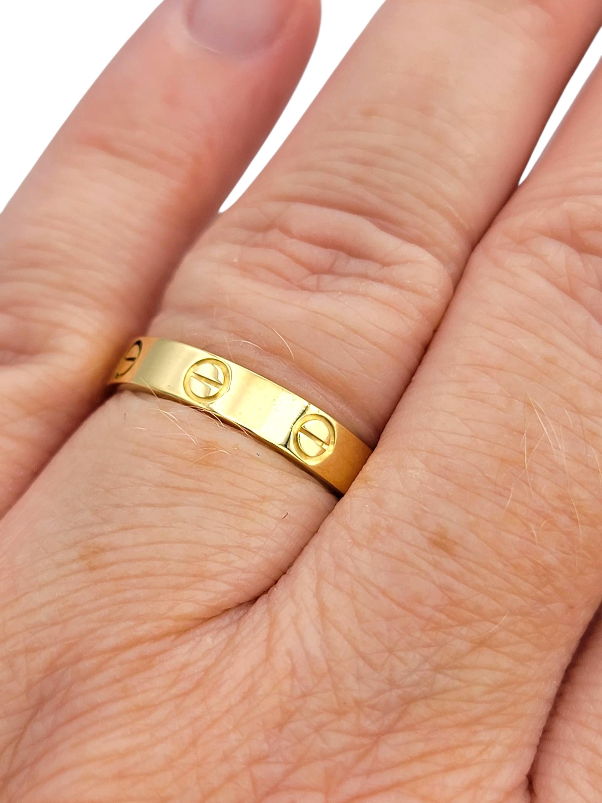 Anello Cartier modello piccolo LOVE in oro giallo lucido 18 carati misura 55 in vendita 3