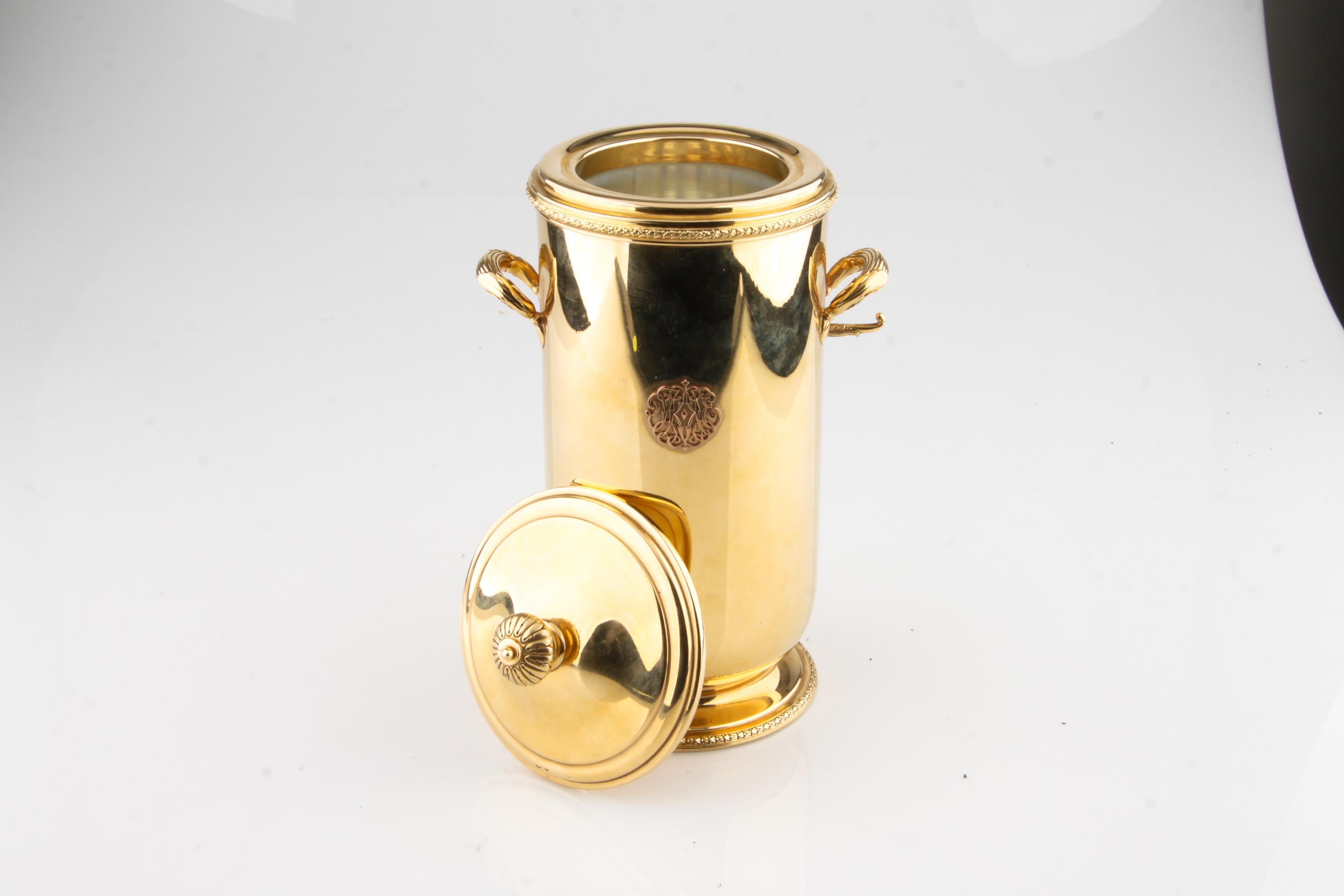 Made in the USA in the 1970s
Made of 14k Yellow Gold and Glass
Hallmarked with '14 KT' and signed 'Cartier'
Of cylindrical shape with small acanthus handles and a removable lid with floral finial
Front with entwined monogram in relief
Height: 23