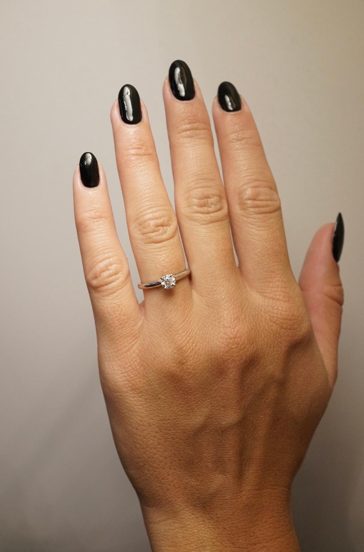 Contemporaneo Cartier, Anello con diamante solitario 1895 taglio rotondo GIA 0,41 Carati H/VS1 in vendita