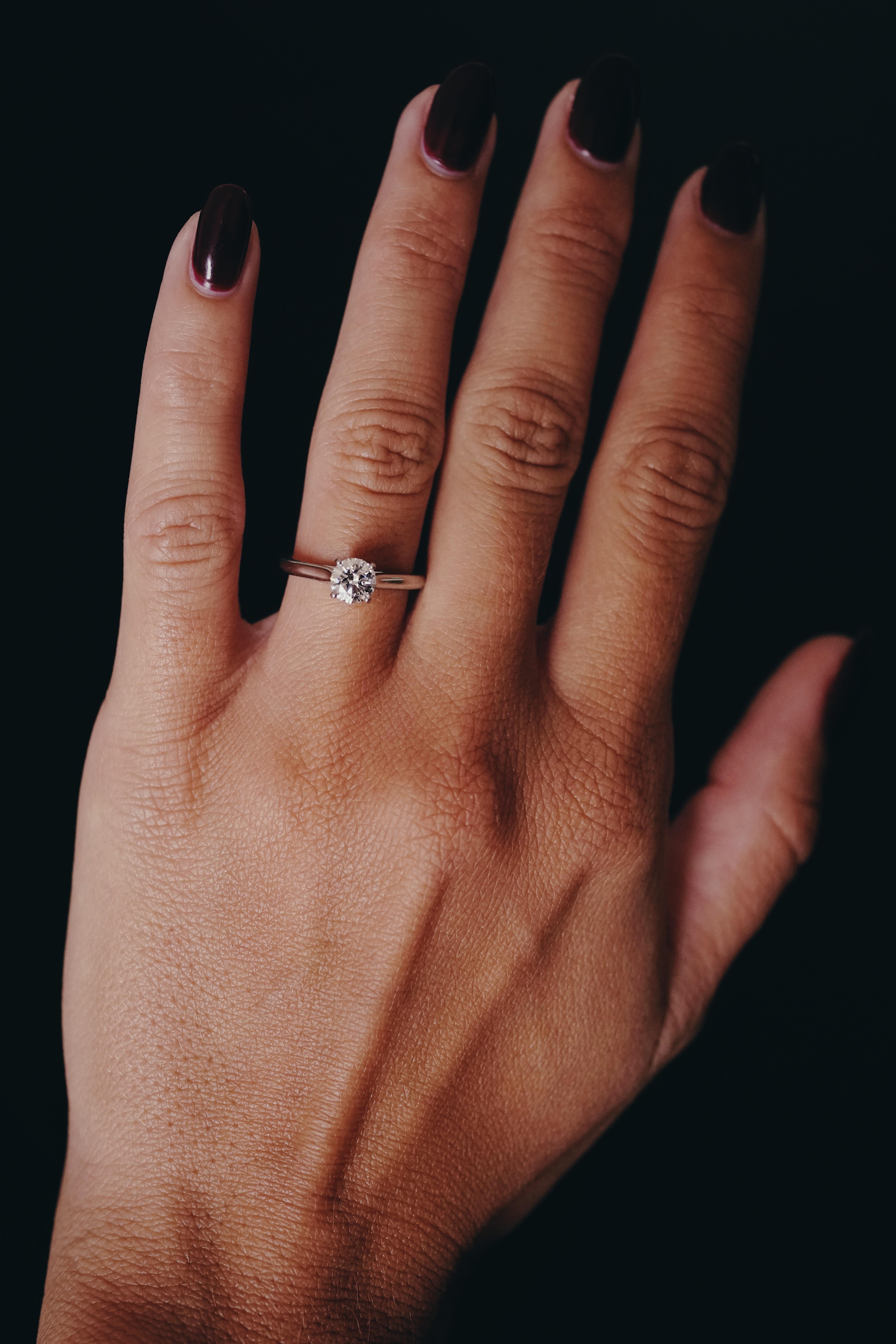 Cartier, Solitario 1895 Anillo de diamantes talla redonda GIA 0,63 quilates H/VS1 Contemporáneo