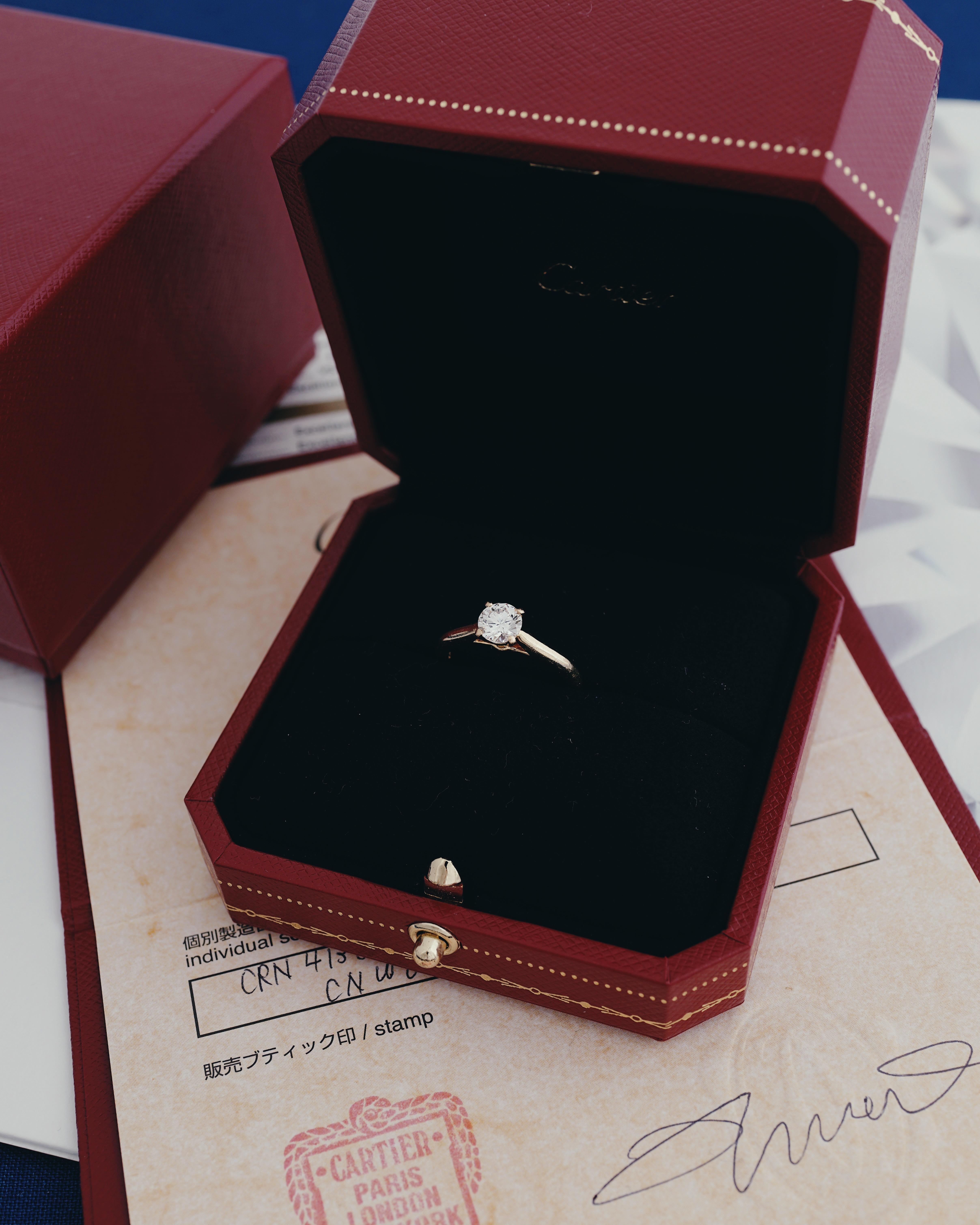 Taille ronde Cartier, bague solitaire en or jaune 1895, diamant taille ronde GIA 0,60 carat H/VS1 en vente