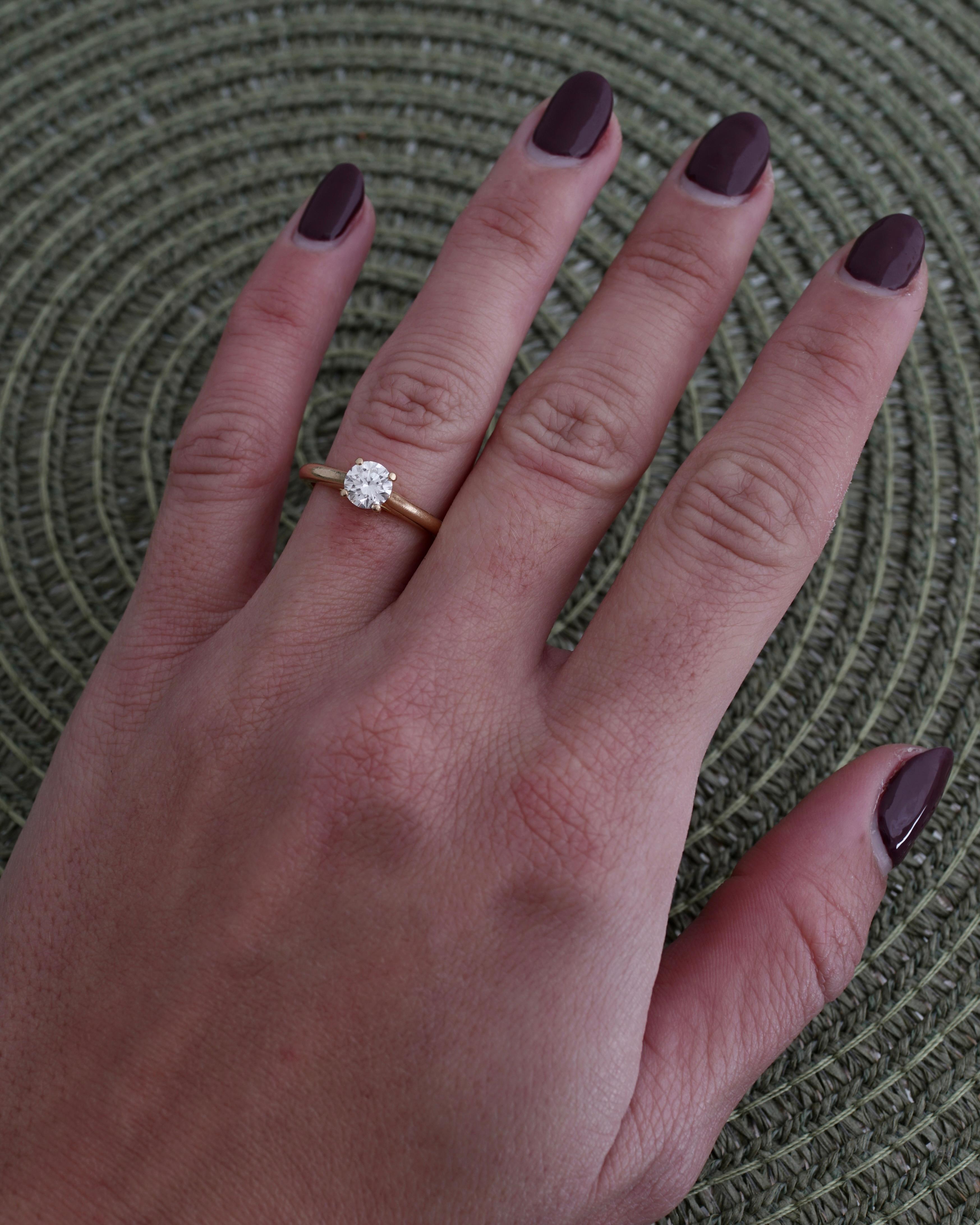 Contemporain Cartier, bague solitaire en or jaune 1895, diamant taille ronde GIA 0,60 carat H/VS1 en vente