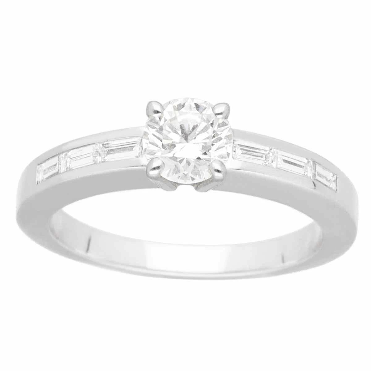 Artikel Nr.: 28240331
■Marke: Cartier
■Name: Solitaire DÉCLARATION D'Amour
■Material: Diamant (D0.51ct F-VS1-VG), Pt950 Platin
Kommt mit: Cartier Etui, GIA Zertifikat (Aug 2008), Cartier Reparaturzertifikat (März 2016)
■Ringgröße: EU: 49 / USA: 4.75