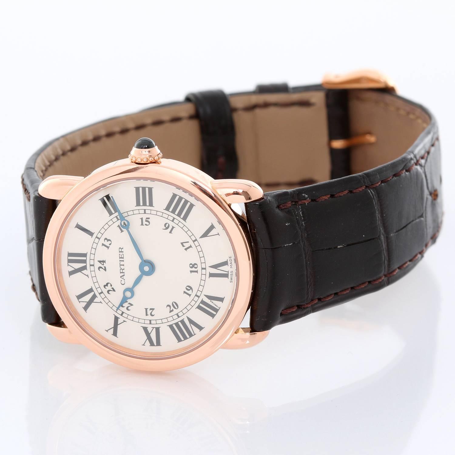 Cartier Solo Ronde Men's/Ladies 18K Rose Gold Quartz Watch W6701005 -  Quartz. 18K Rose Gold (29 mm diameter). Ivory dial with black Roman numerals.  Leather Cartier Strap with buckle. Pre-owned with custom box.