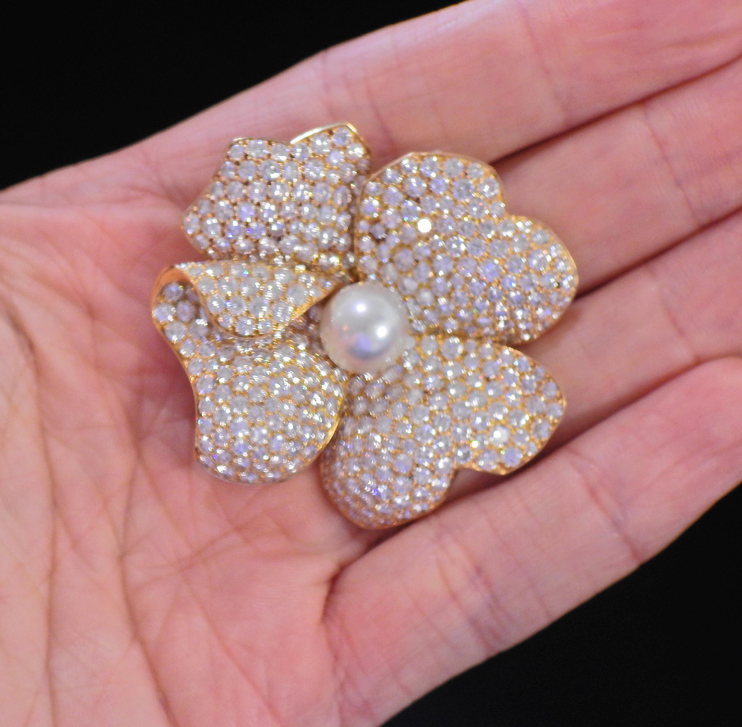 Round Cut Cartier South Sea Pearl 15 Carat Diamond Gold Flower Brooch