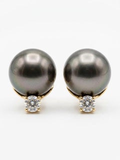 Ensemble de bijoux Cartier en or 18 carats : collier de perles des mers du Sud et boucles d'oreilles en diamant